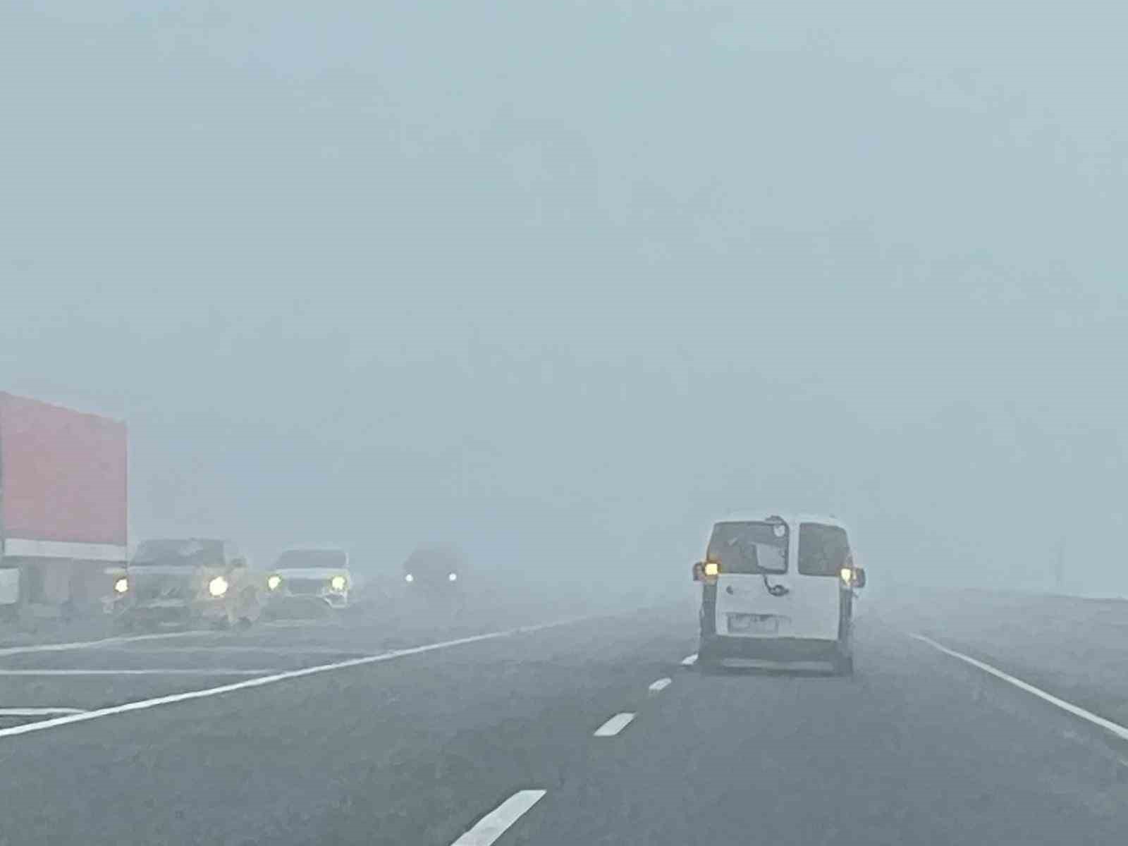 Kars-G&uuml;rcistan kara yolunda yoğun sis
