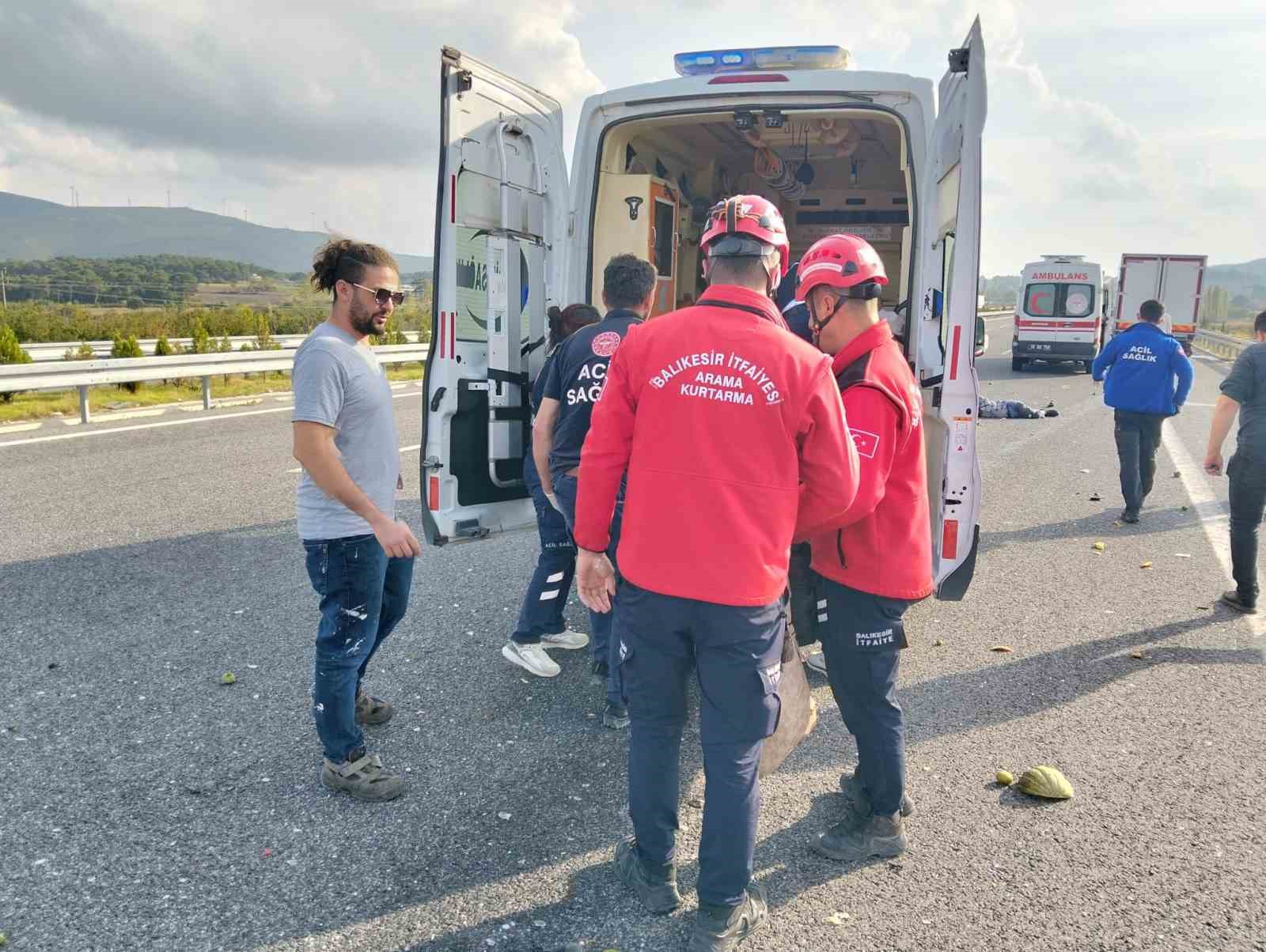İstanbul-İzmir Otoyolu’nda kamyonet otomobille çarpıştı: 1 ölü, 1 yaralı