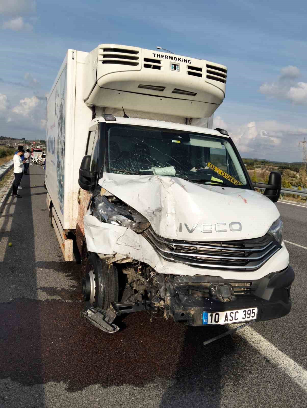İstanbul-İzmir Otoyolu’nda kamyonet otomobille çarpıştı: 1 ölü, 1 yaralı