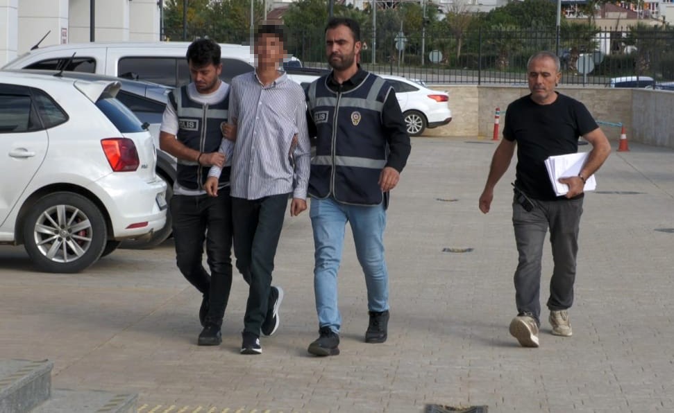 Silahlı saldırı sonrasında kask ve silahını düşürmüştü, yakalanarak tutuklandı