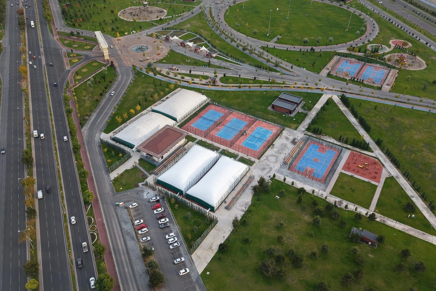 Başkan Büyükkılıç’tan yeni balon tenis kortlarına inceleme