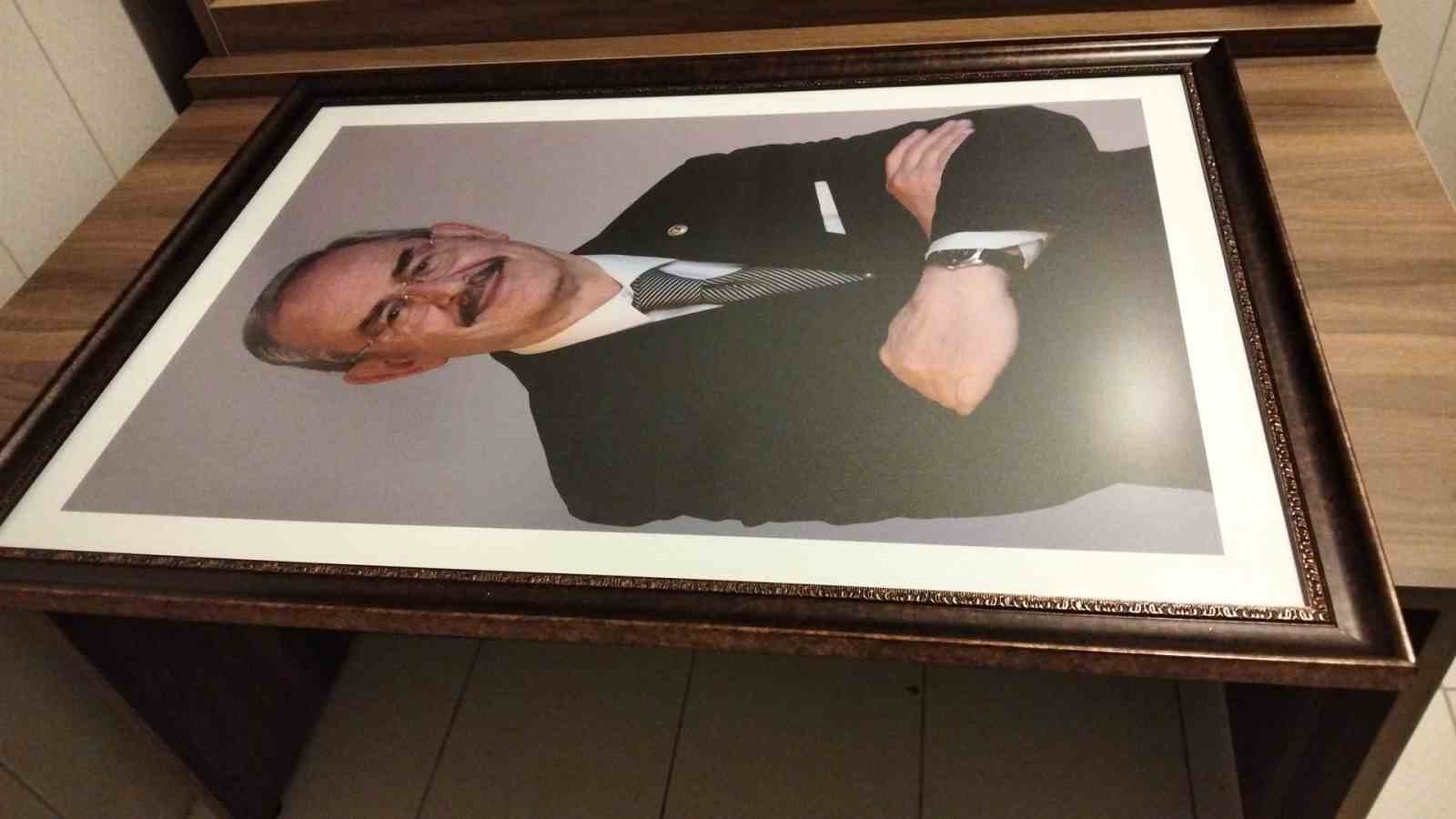 Eskişehir’de Yılmaz Büyükerşen’in fotoğrafları depolara kaldırıldı