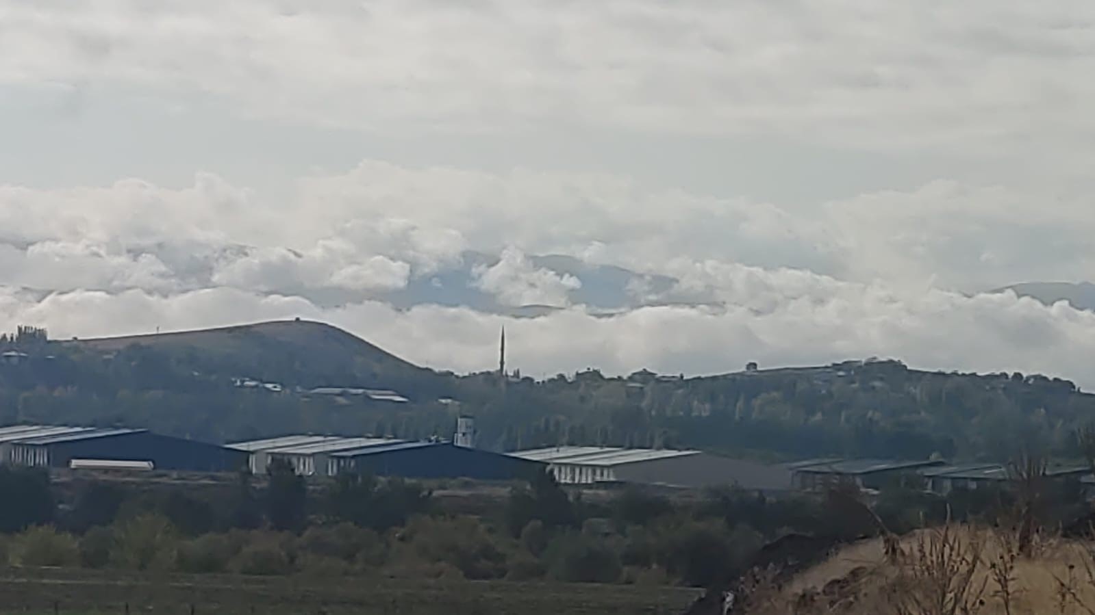 Bingöl’de sis ve bulutlar kartpostallık görüntü oluşturdu