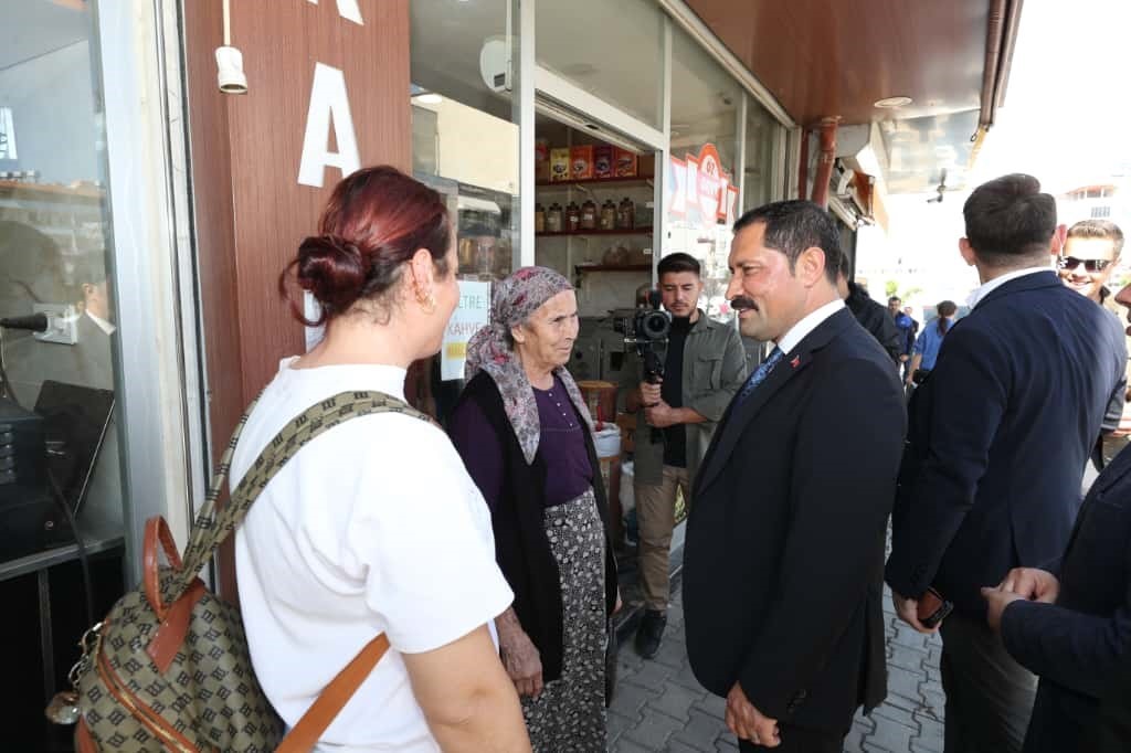 Depremzede esnaftan iş yerini &uuml;&ccedil;&uuml;nc&uuml; kez ziyaret eden valiye davet
