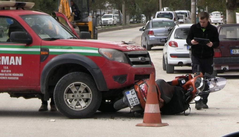 Kütahya’da pikap ile motosiklet çarpıştı: 1 yaralı