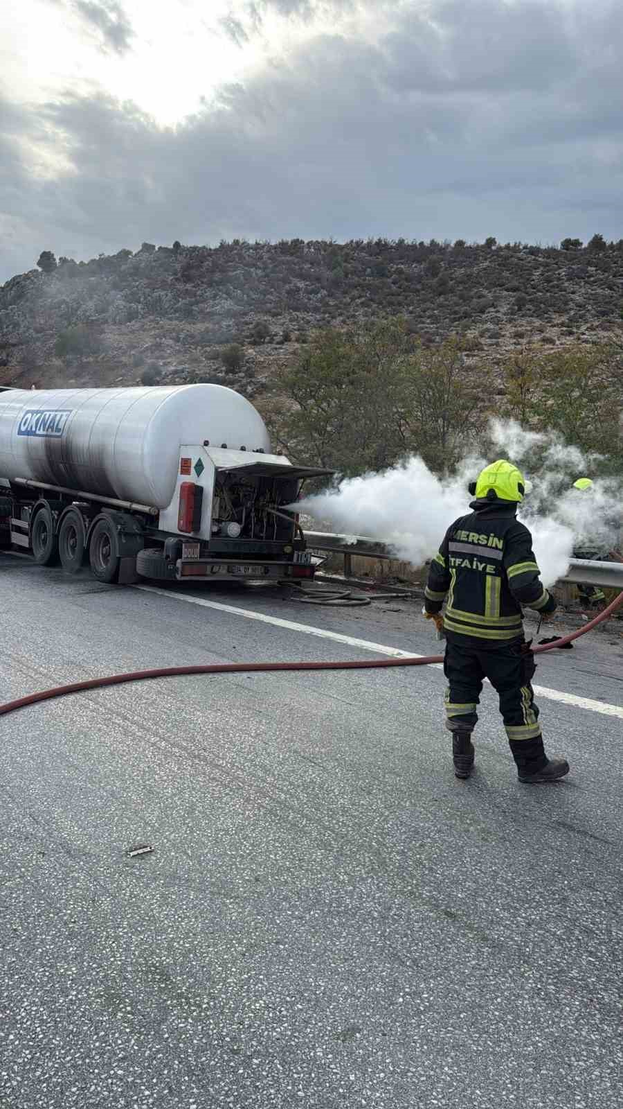 Yanan karbondioksit tankerine profesyonel m&uuml;dahale felaketi &ouml;nledi
