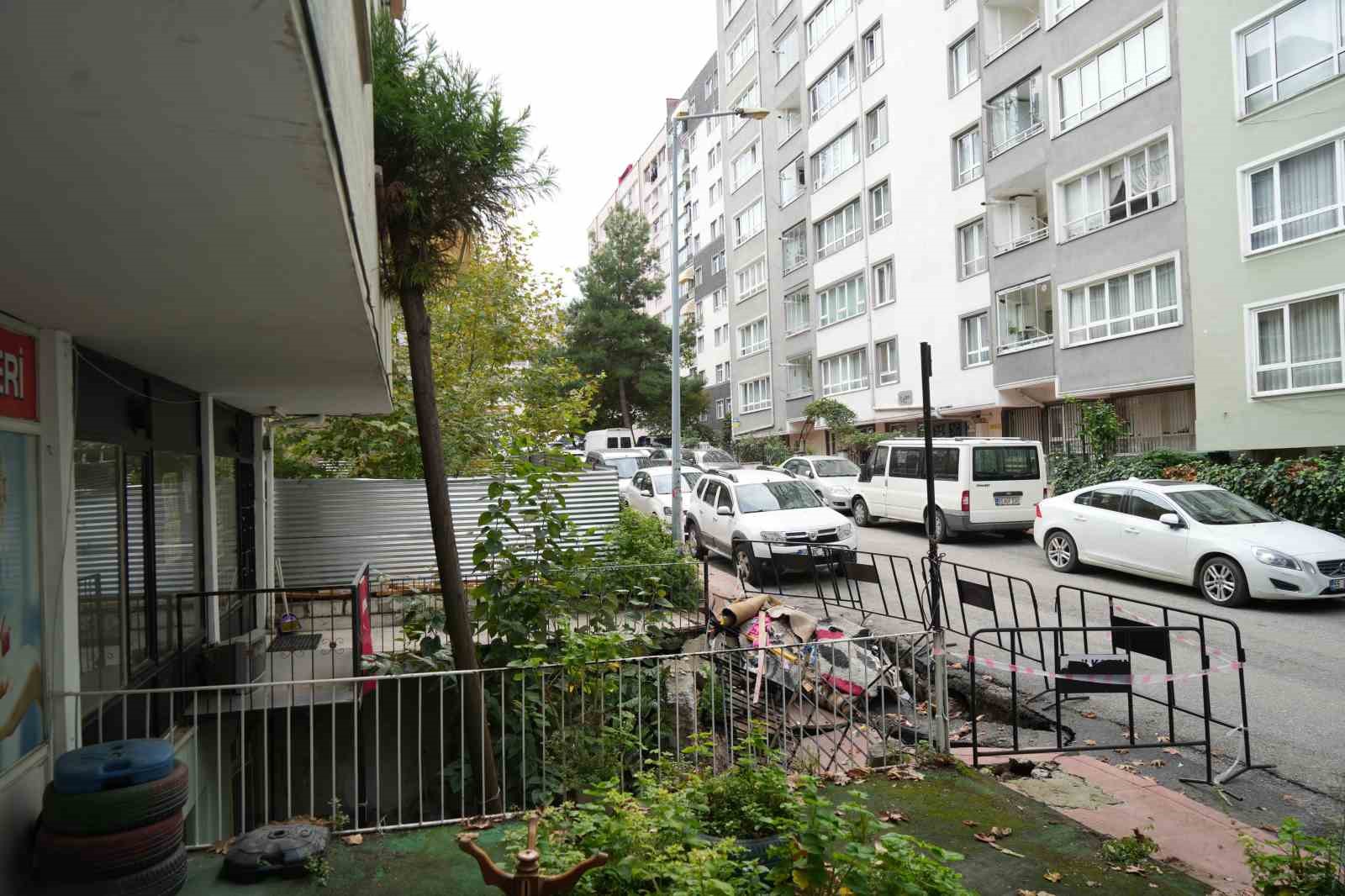 Samsun&rsquo;da istinat duvarı ve kaldırım &ccedil;&ouml;kt&uuml;: D&uuml;kkan ve bodrum kat kullanılamaz hale geldi
