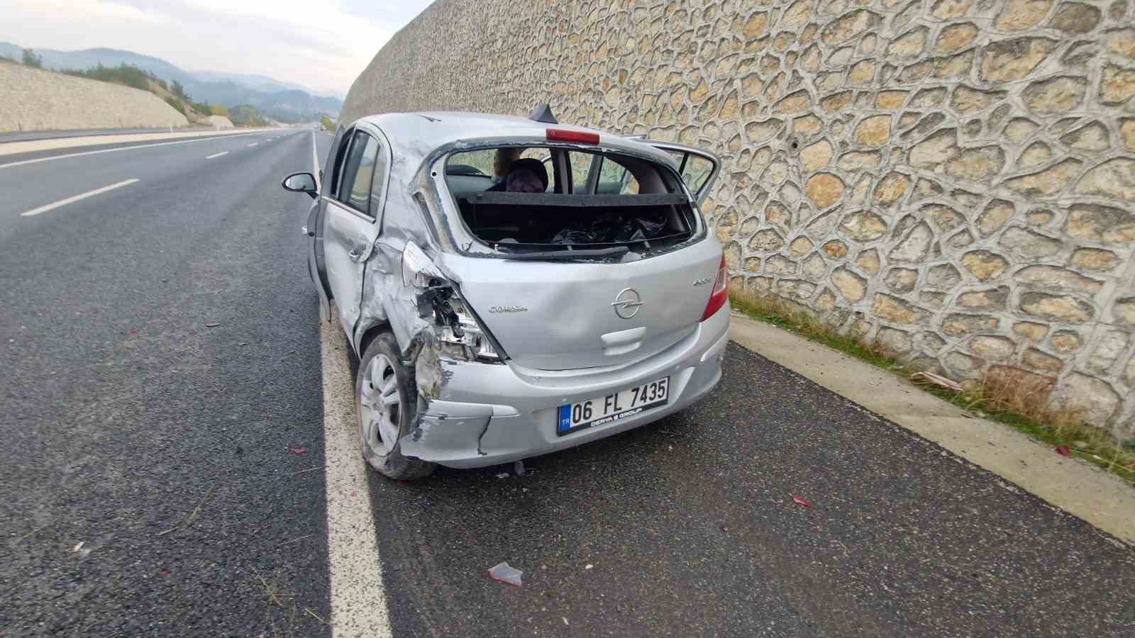 Cenazeye giden aile kaza yaptı: 3 yaralı
