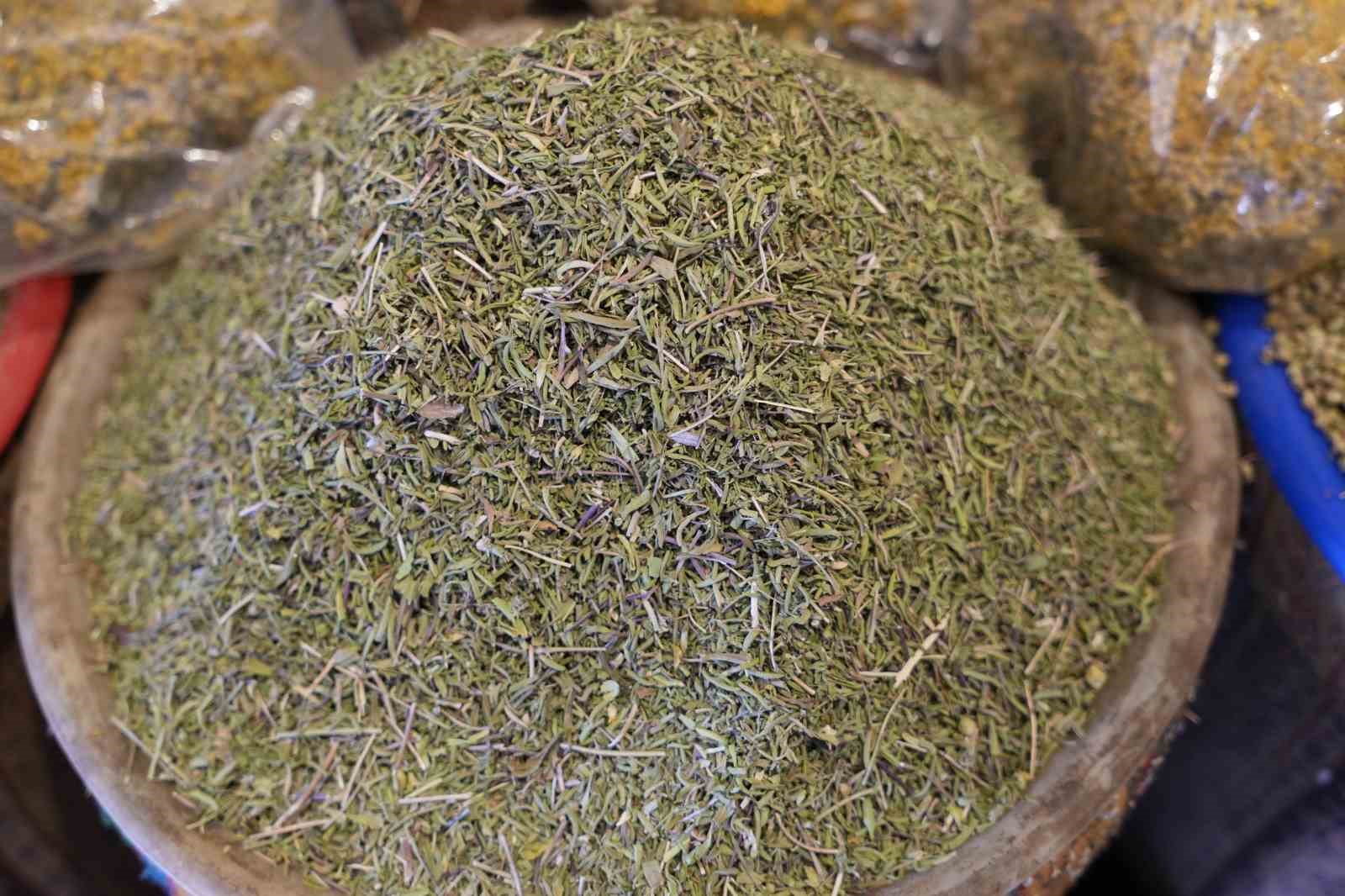 Gaziantep’te havaların soğumasıyla vatandaşlar aktarların yolunu tuttu