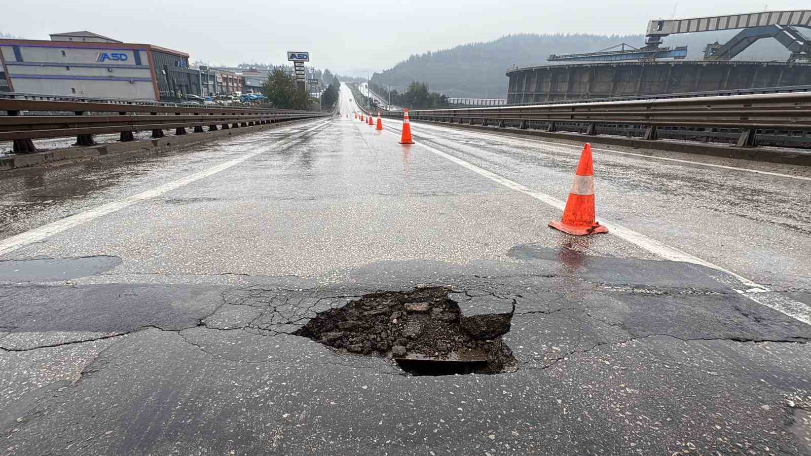 Köprü girişindeki çatlaklar tehlike oluşturuyor