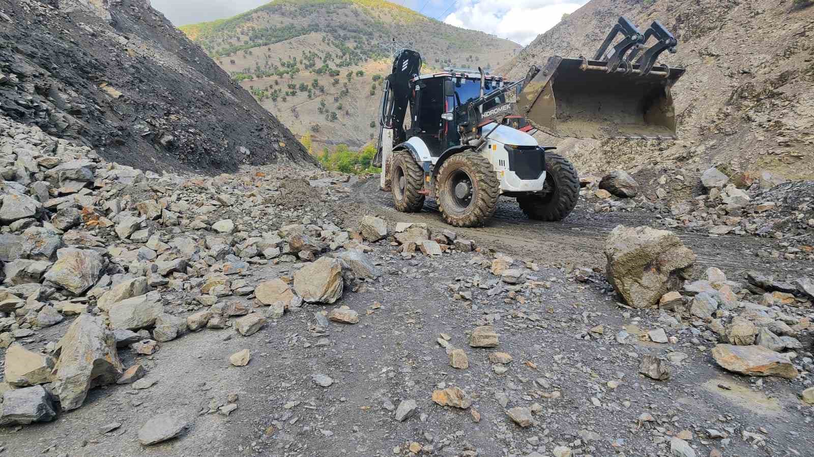 Batman’da yağış sonrası kapanan köy yolları ulaşıma açılıyor