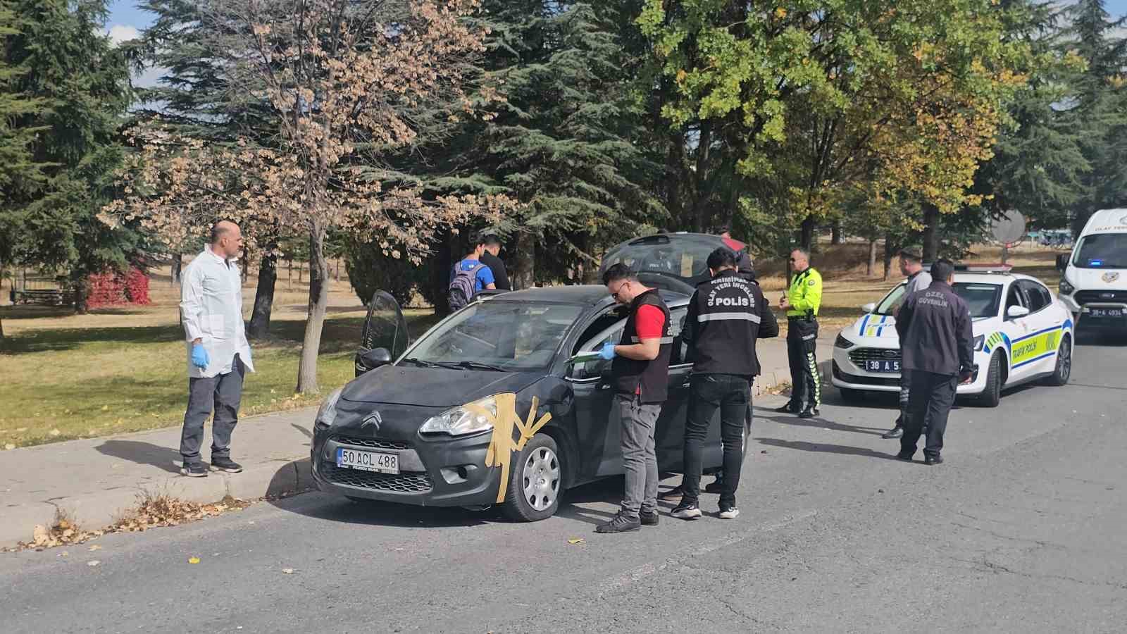 &Uuml;niversitede cinayet: Fak&uuml;lte &ouml;n&uuml;nde eski eşi tarafından vurulan kadın hayatını kaybetti
