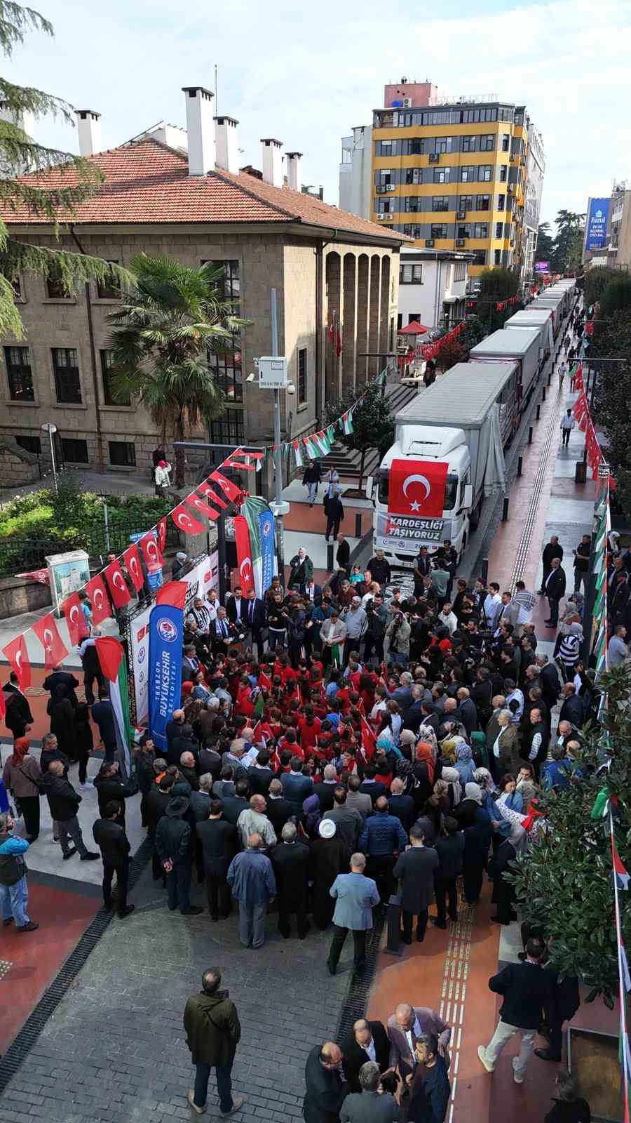 Kardeşlik tırları Trabzon’dan Gazze’ye dualarla yola çıktı