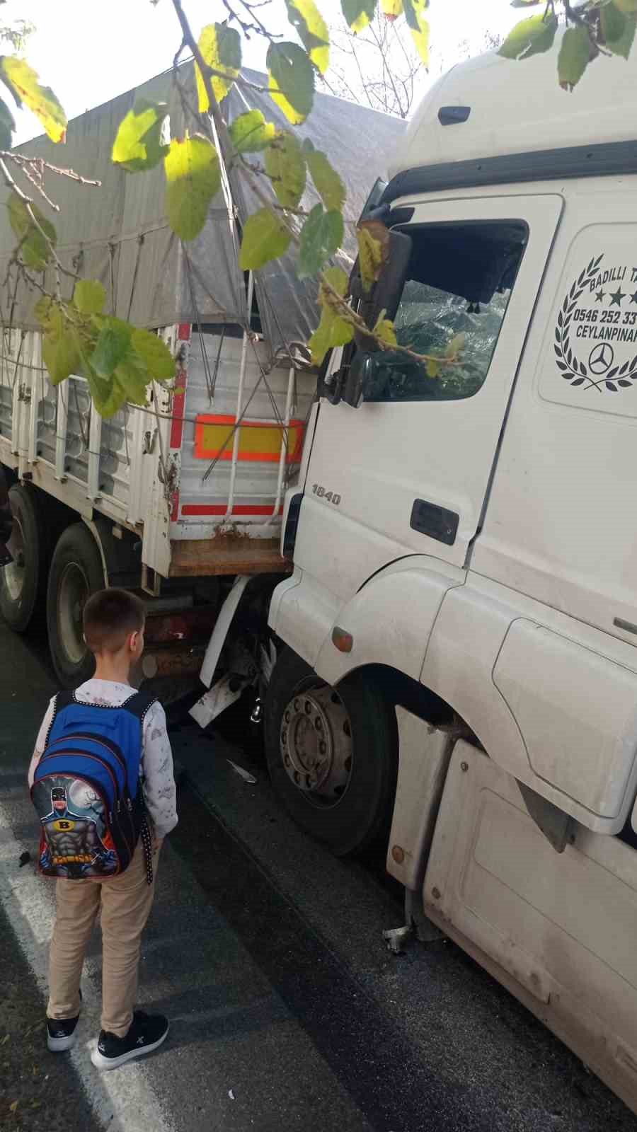Freni boşalan tır başka bir tıra arkadan çarptı: 1 yaralı
