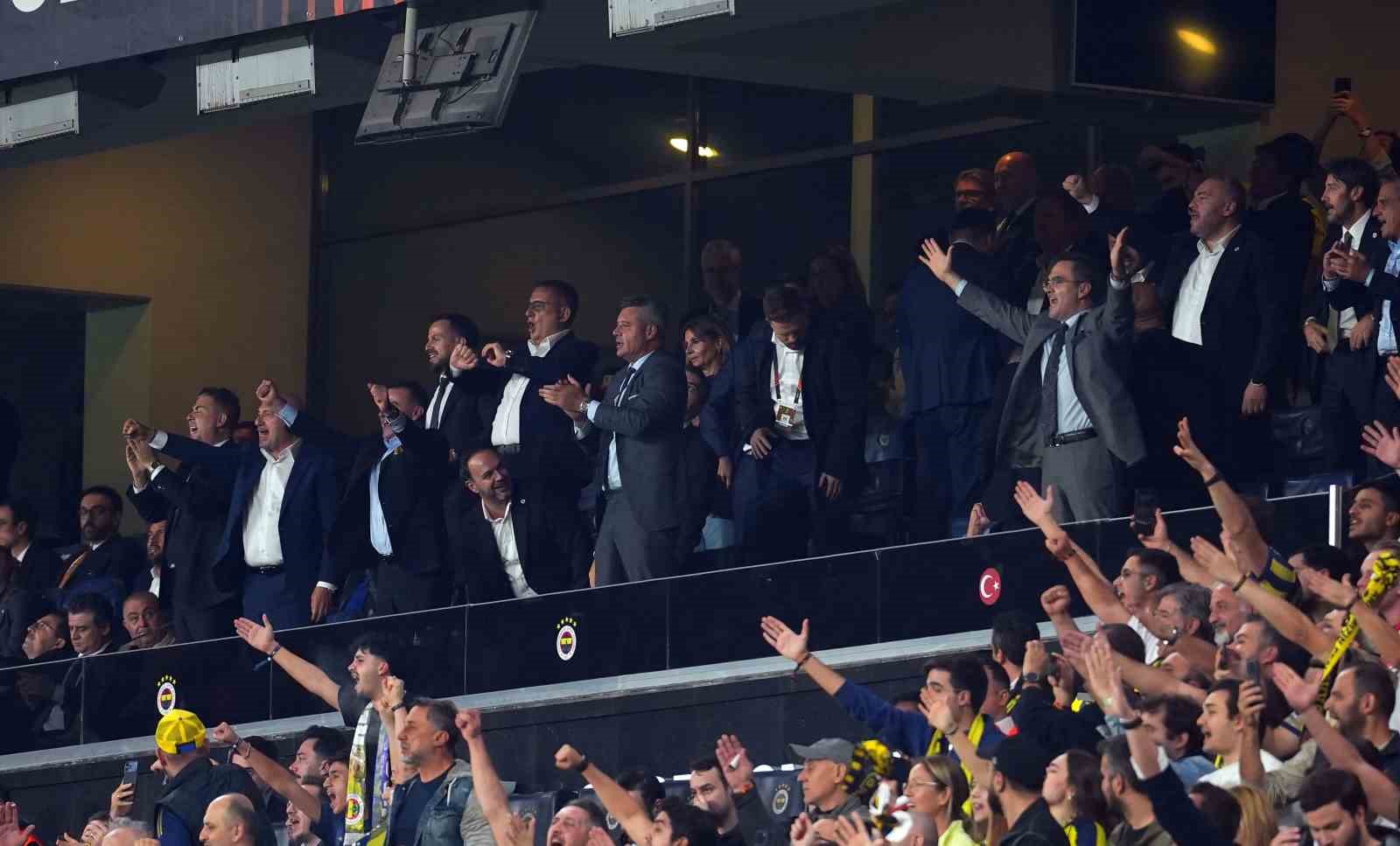 UEFA Avrupa Ligi: Fenerbahçe: 1 - Stuttgart: 0 (İlk yarı)
