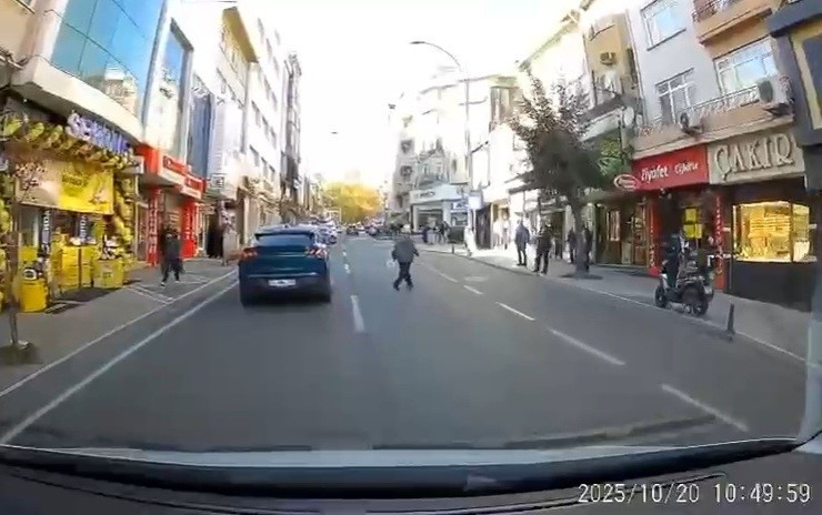 Tekirdağ&rsquo;da makas dehşeti: Yaşlı vatandaş kıl payı kurtuldu
