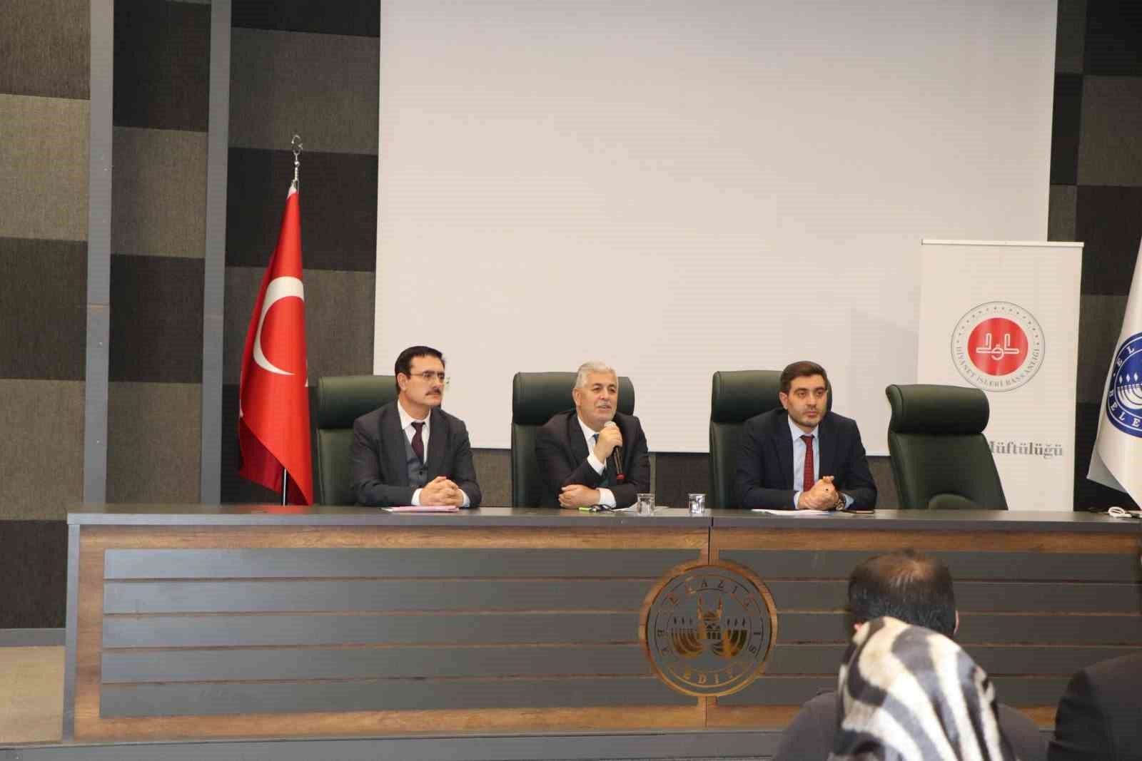 Elazığ&rsquo;da Kur&rsquo;an kursu &ouml;ğreticileri bir araya geldi
