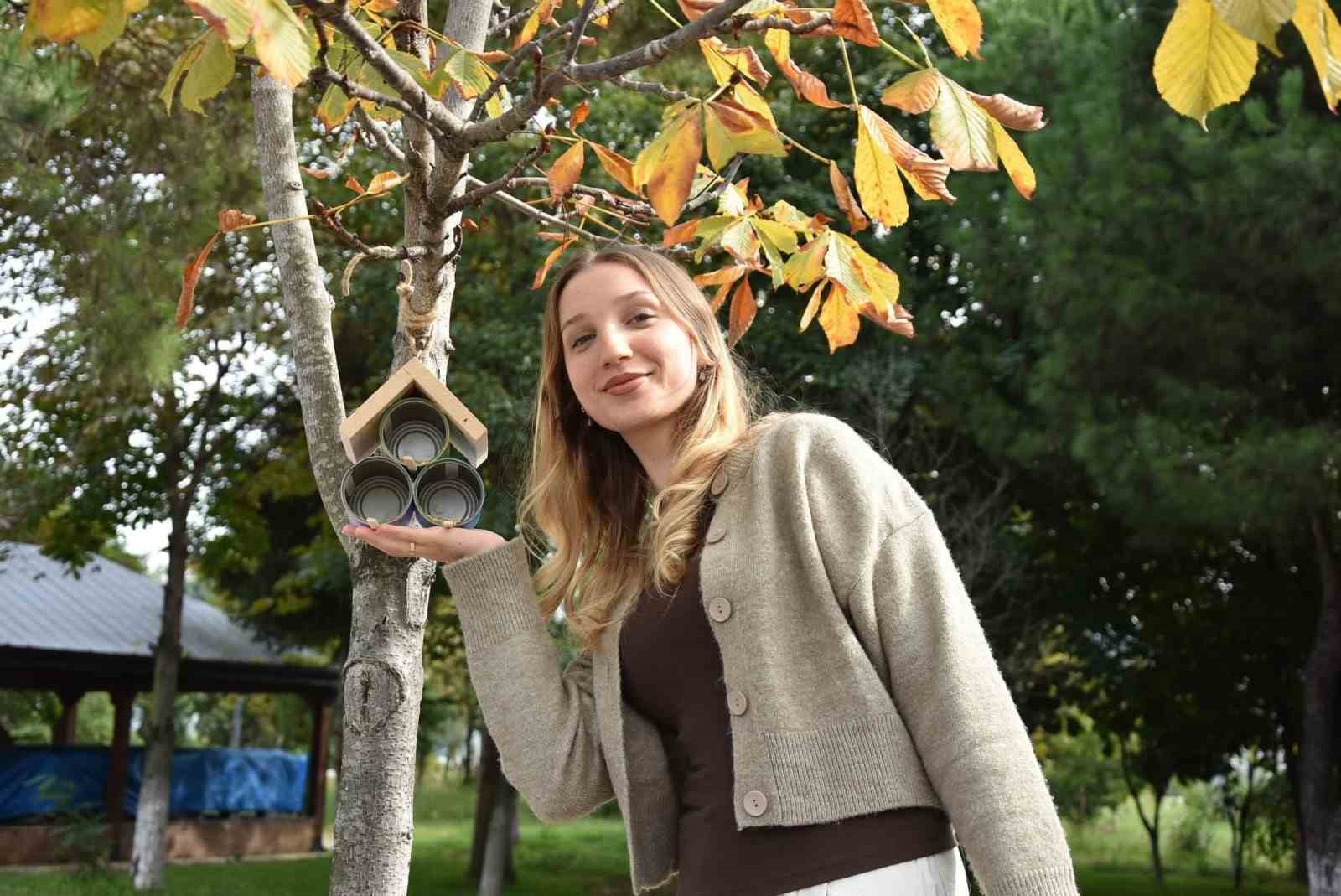 Üniversiteli öğrencilerinden geri dönüşümden çevreci proje