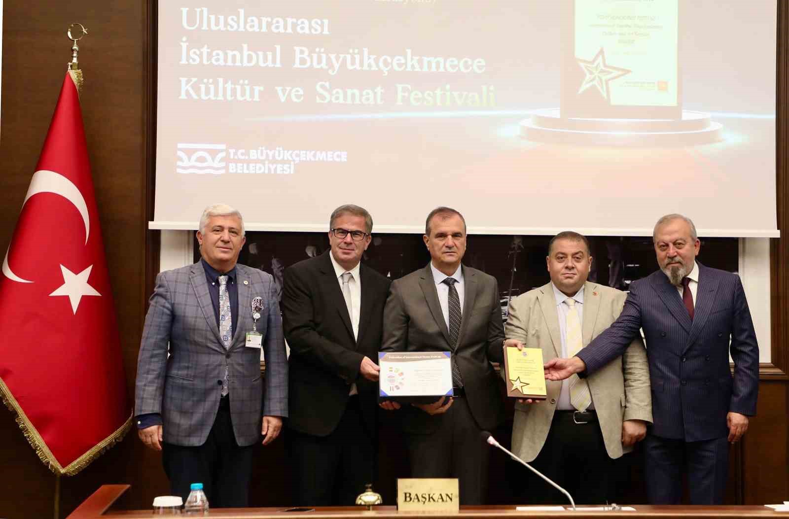 B&uuml;y&uuml;k&ccedil;ekmece Belediye Başkan Vekili &Ccedil;ebi: "Herkese eşit mesafede durarak hizmet etmek vicdani borcumuzdur"
