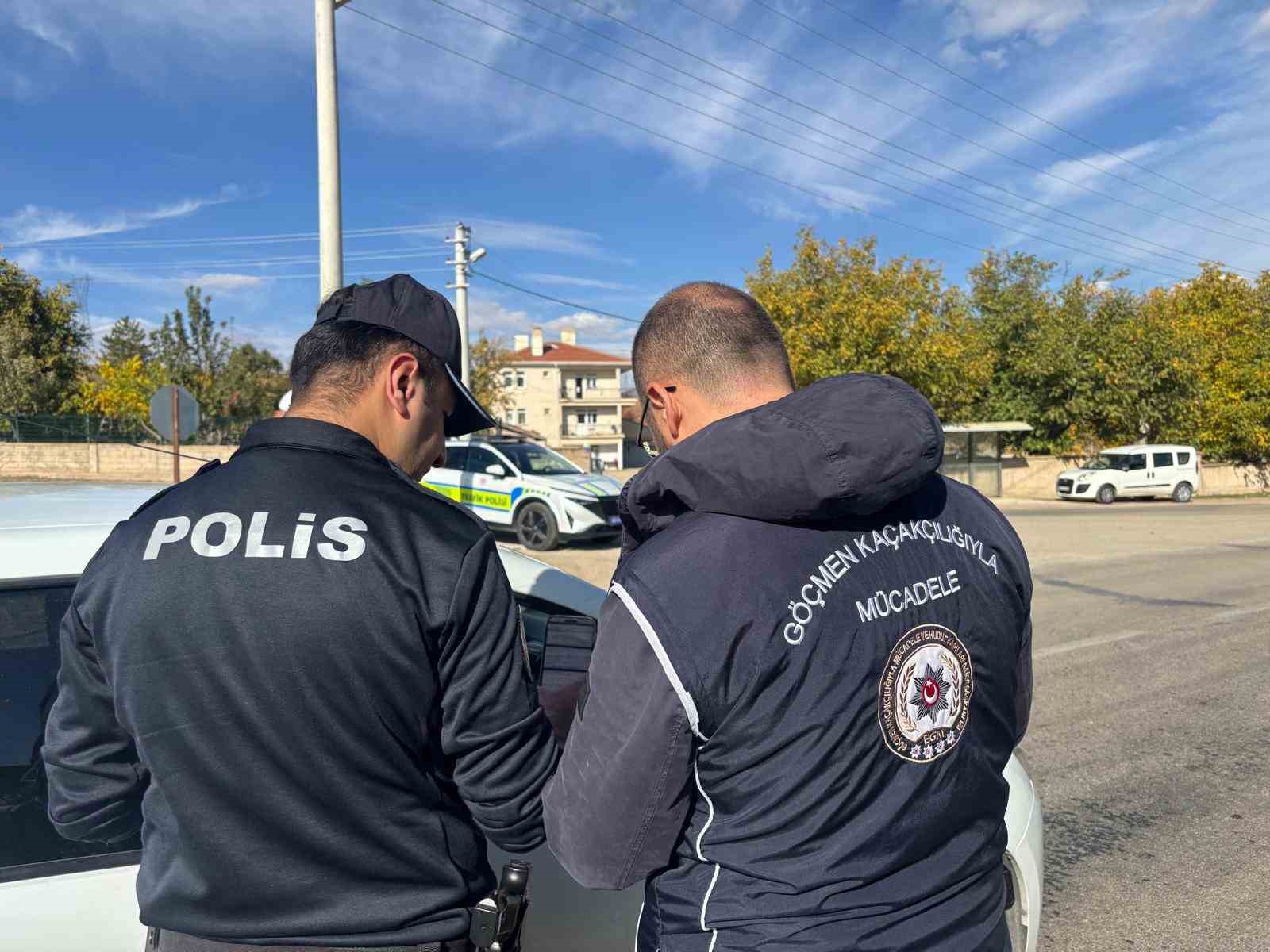 Kırşehir’de düzensiz göç operasyonu: 8 göçmen yakalandı