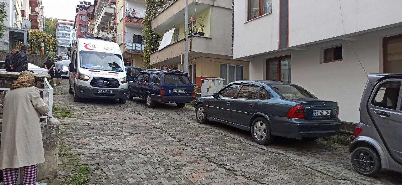 Freni boşalan otomobil adama çarptı