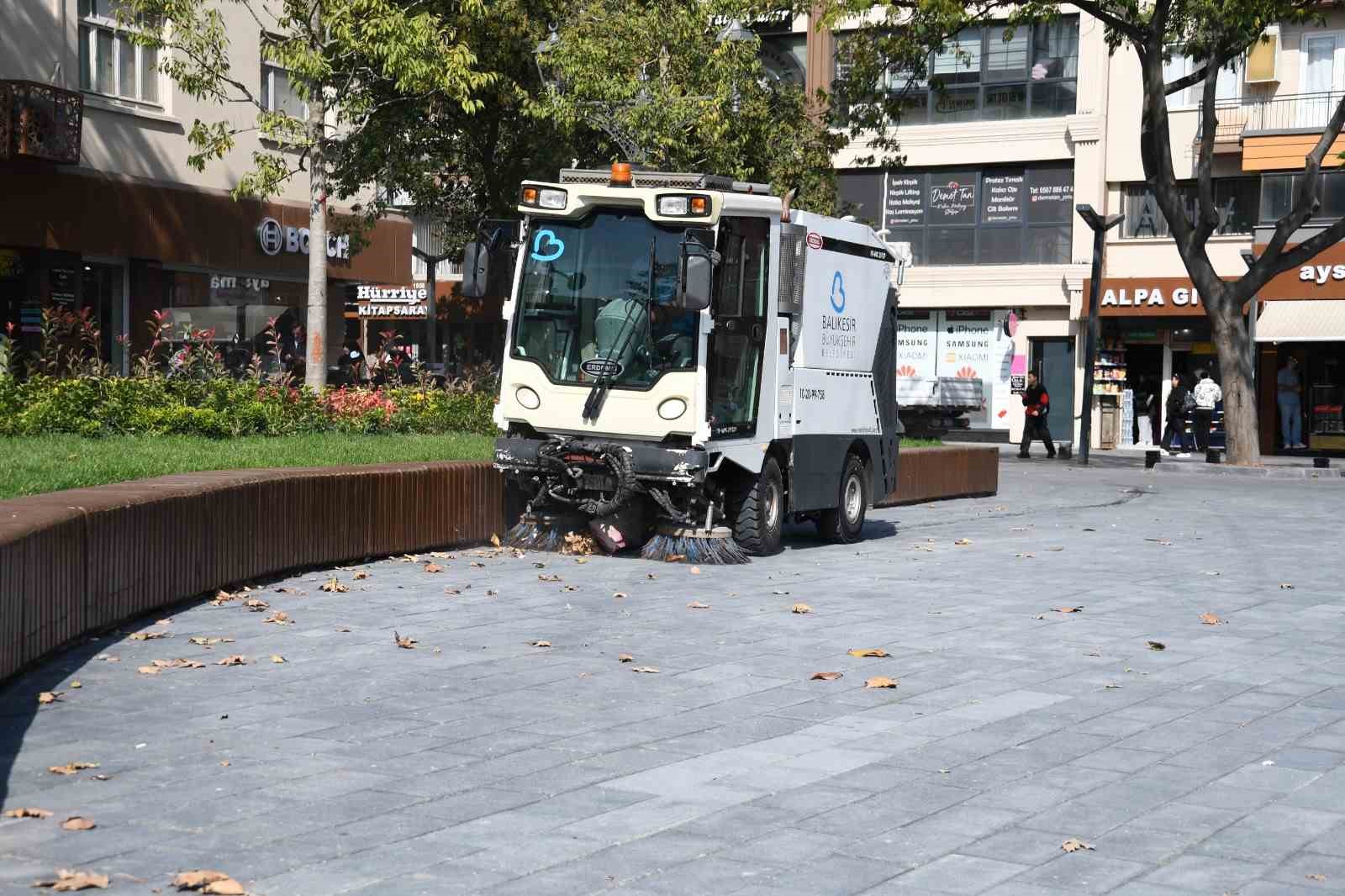 Büyükşehir’den şehrin dört bir yanında temizlik seferberliği