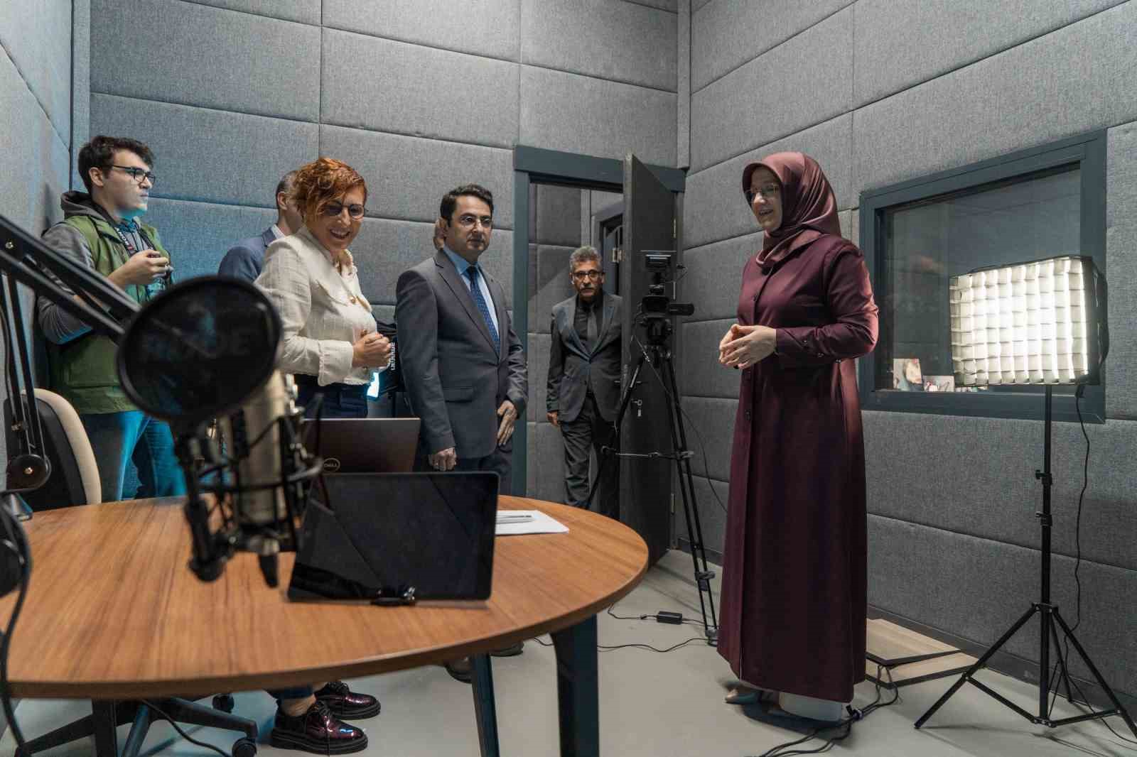 Manisa CBÜ Radyo ve Stüdyosu açıldı