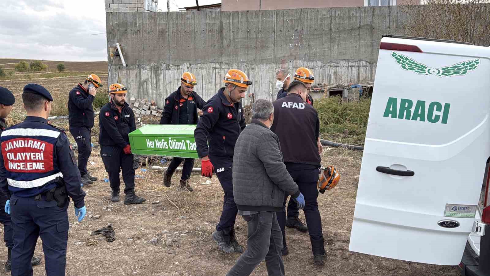 Fosseptik &ccedil;ukuruna d&uuml;şen 2 kişi &ouml;ld&uuml;
