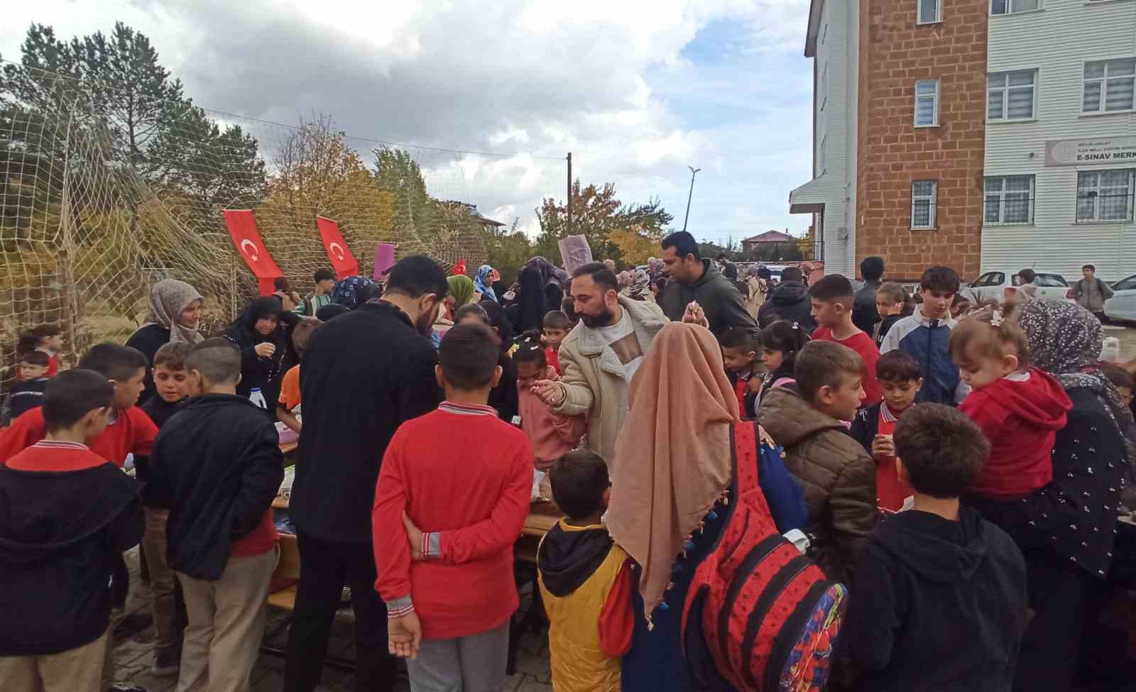 İlkokul öğrencilerinden Gazze için yardım etkinliği