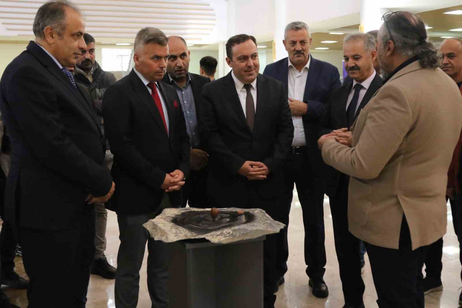 Ağrı&rsquo;da "Nuh Tufanı" temalı sergi sanatseverlerle buluştu
