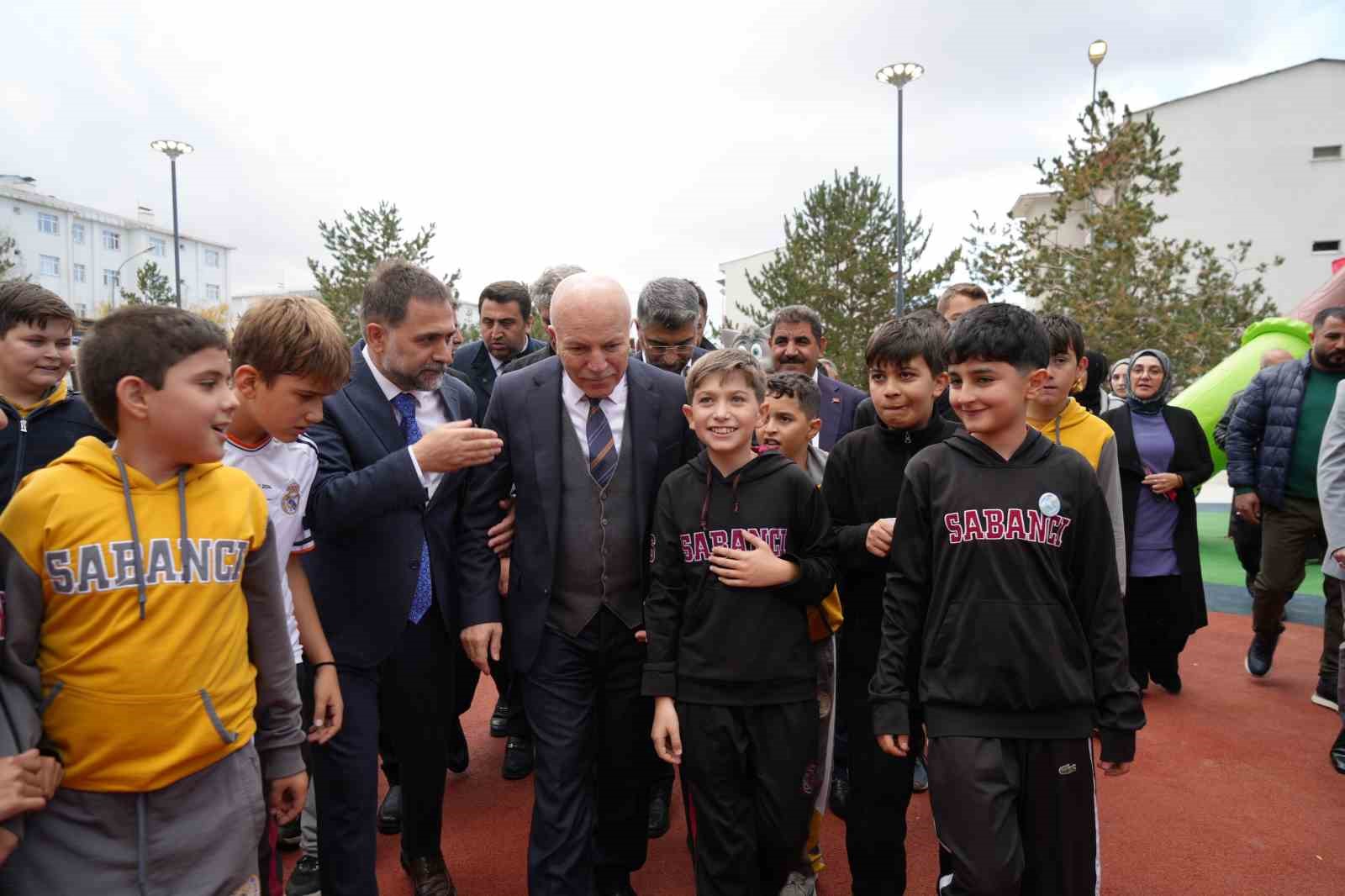 Yakutiye Belediyesi&rsquo;nden &uuml;niversiteye &ouml;rnek &ccedil;ocuk parkı
