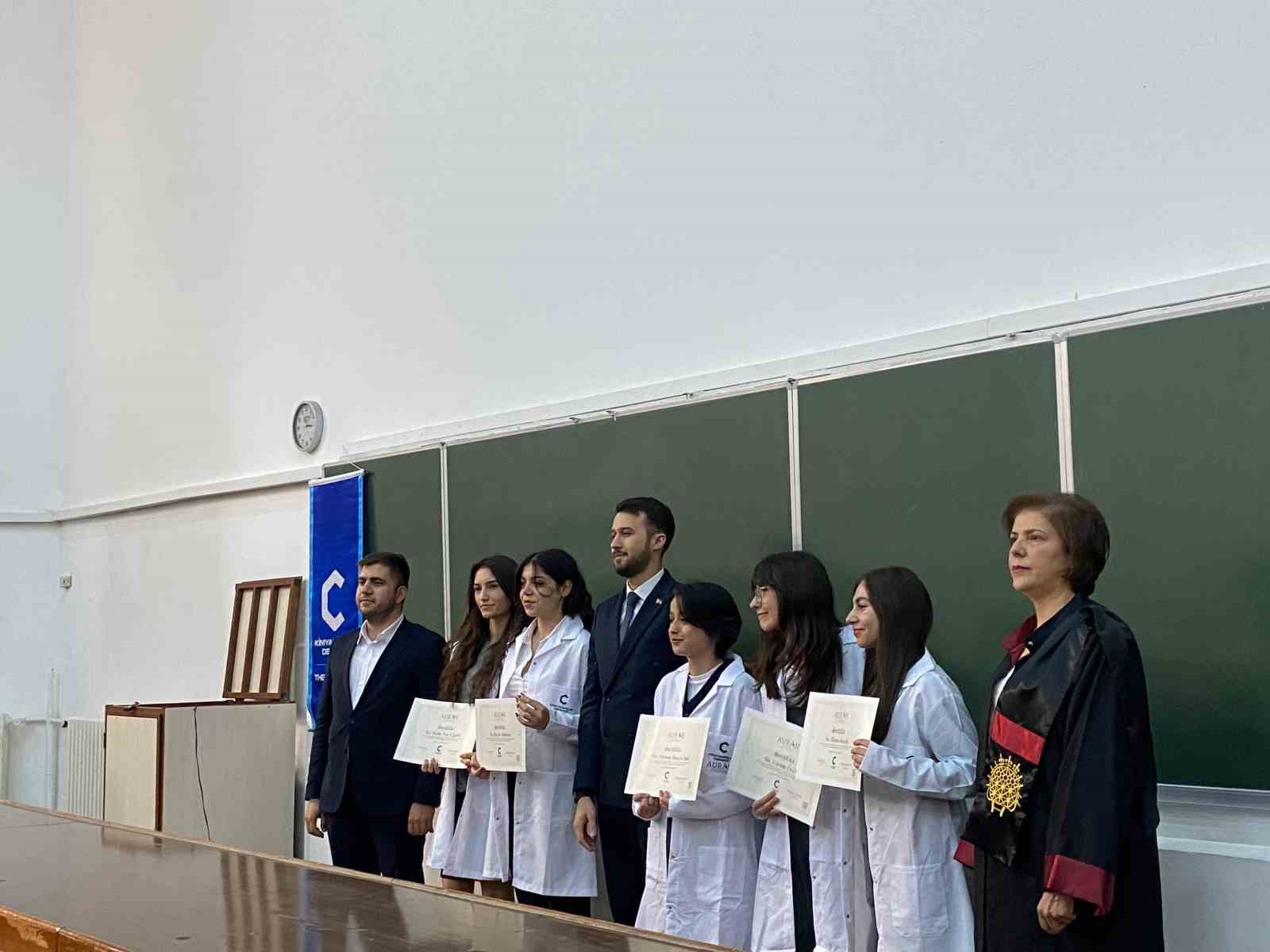 Ankara &Uuml;niversitesinde Kimya &ouml;ğrencilerine &lsquo;Beyaz &Ouml;nl&uuml;k T&ouml;reni&rsquo;
