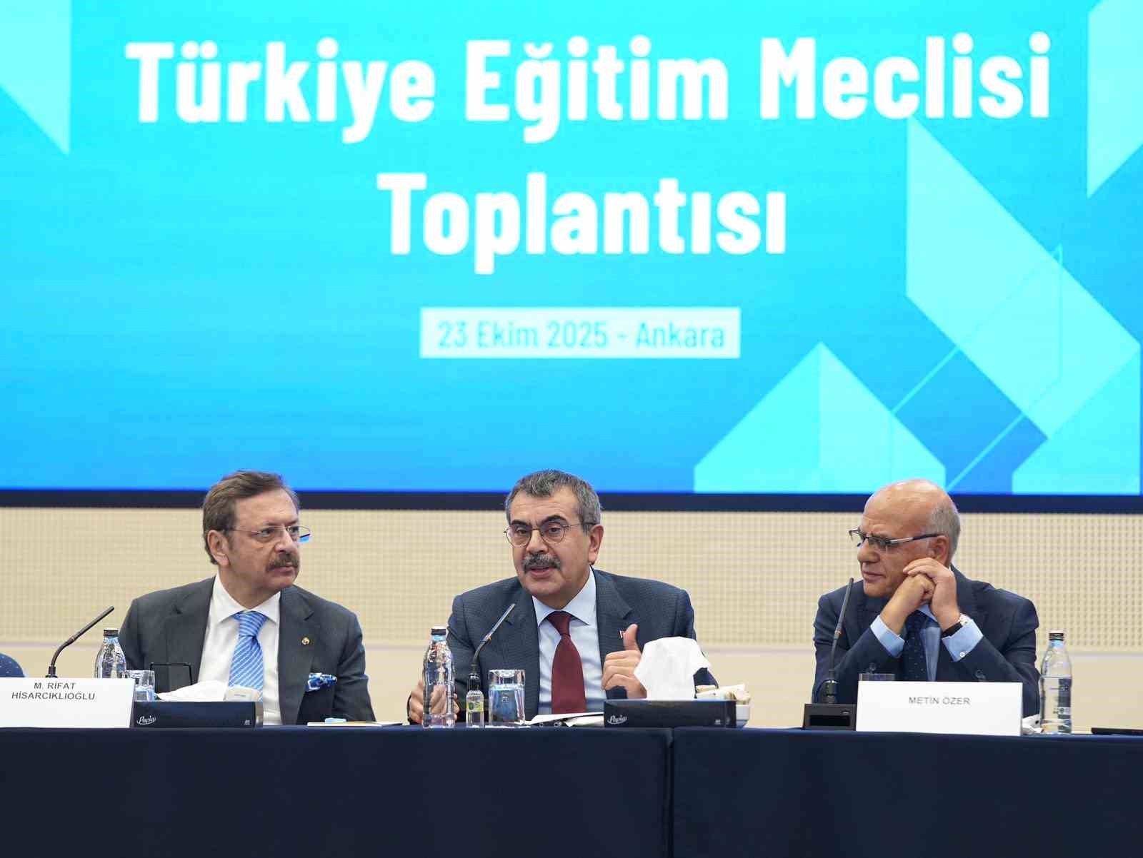 TOBB Başkanı Hisarcıklıoğlu: "MEB ile imzalanacak anlaşmayla tarım alanındaki 30 meslek lisesini Ticaret Borsalarımızla eşleştireceğiz"
