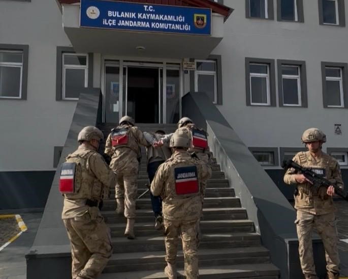 Muş’ta 20 yıl kesinleşmiş hapis cezası bulunan hükümlü yakalandı