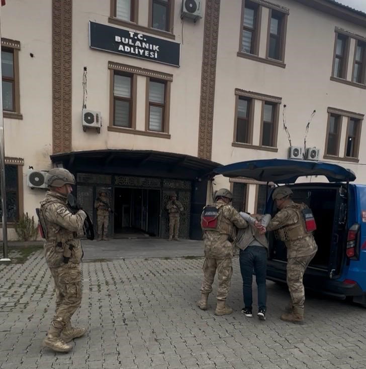 Muş&rsquo;ta 20 yıl kesinleşmiş hapis cezası bulunan h&uuml;k&uuml;ml&uuml; yakalandı
