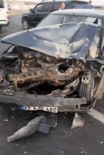 Gaziantep&rsquo;te 5 aracın karıştığı zincirleme kaza: 3 yaralı
