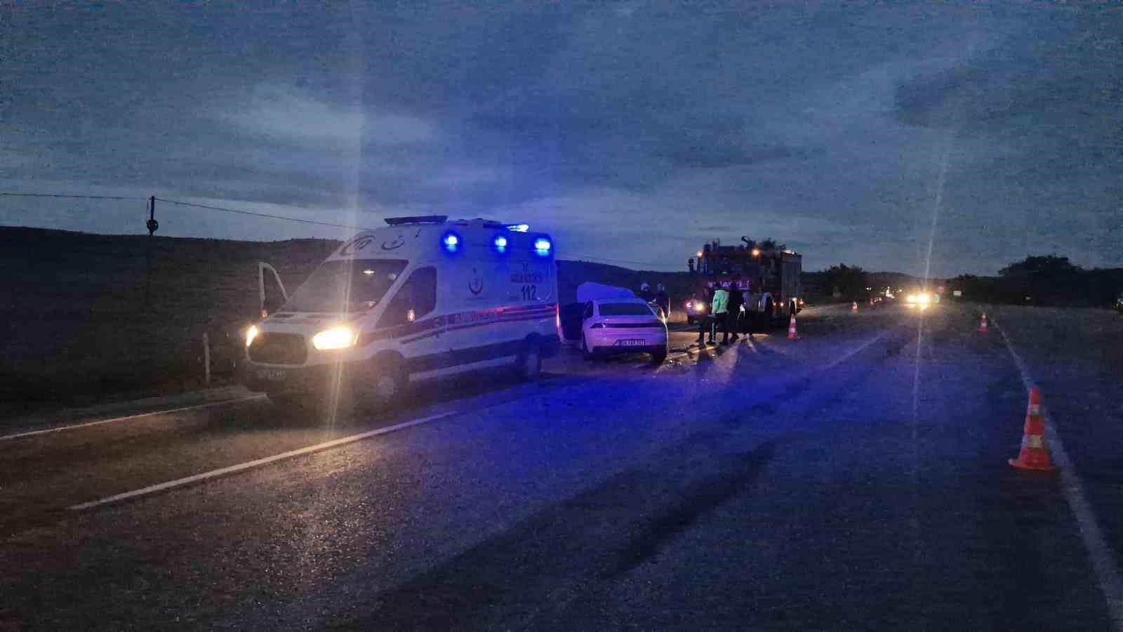 Çorum’da iki otomobil çarpıştı: 3 yaralı