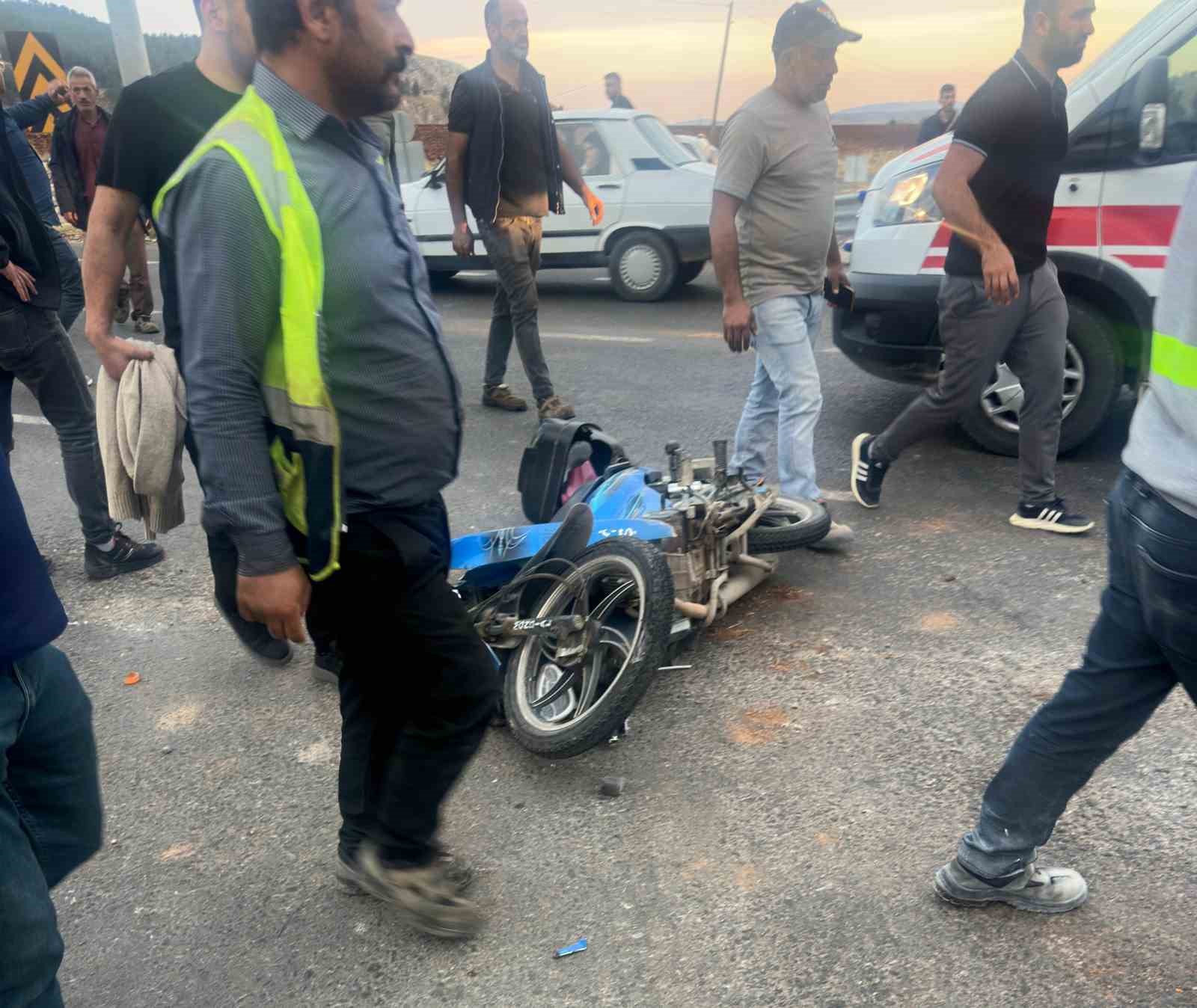 Tır ile motosiklet çarpıştı: 1 ölü

