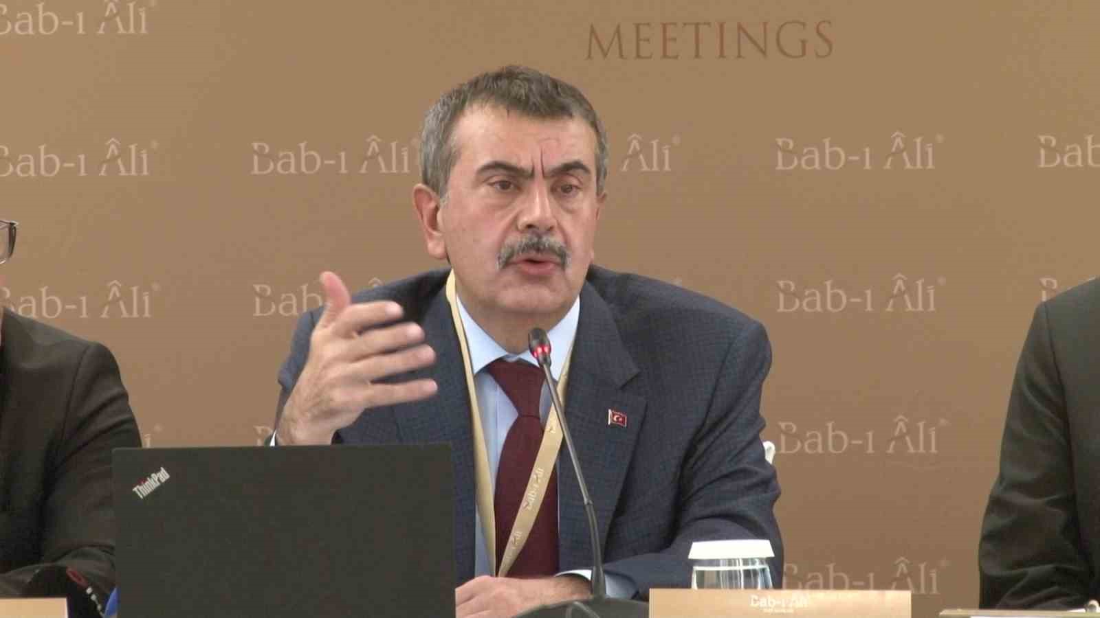 Bakan Tekin: "Sınavlarda yapay zeka destekli a&ccedil;ık u&ccedil;lu sorular olacak"
