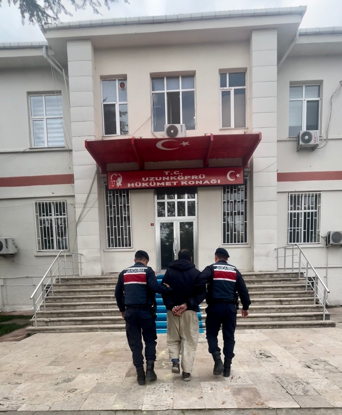 12 buçuk yıl cezası bulunan Afgan hükümlü, yurt dışına kaçamadan yakalandı