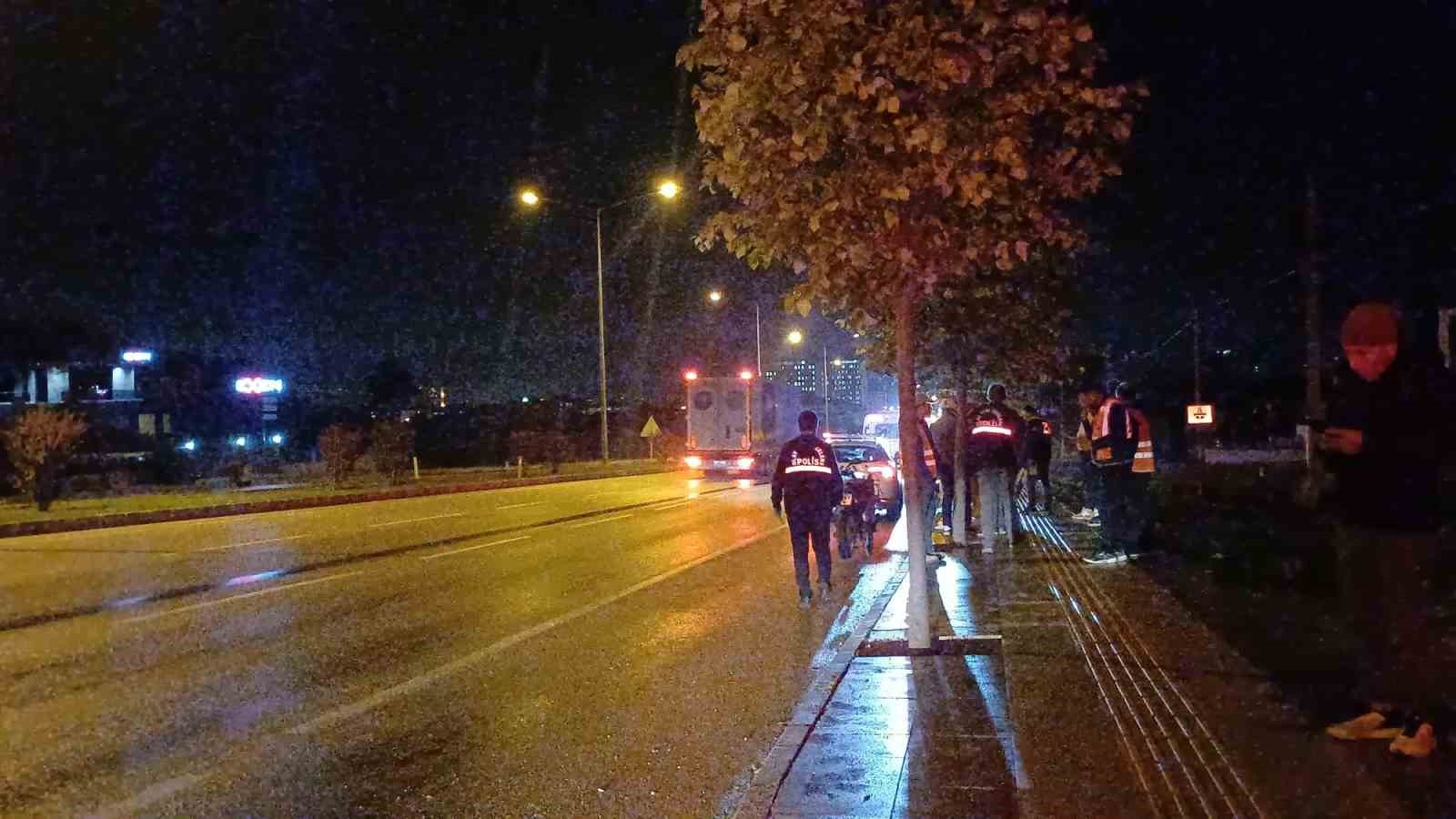 Bariyerlere çarpan motosikletli genç öldü