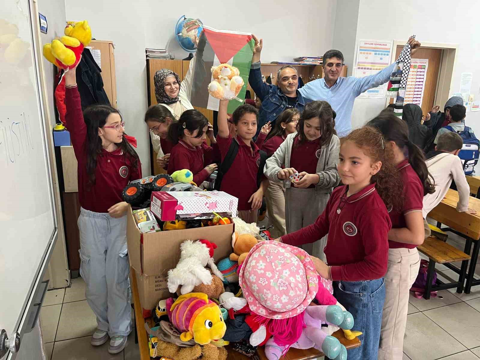 Filistin’deki kardeşlerini unutmadılar