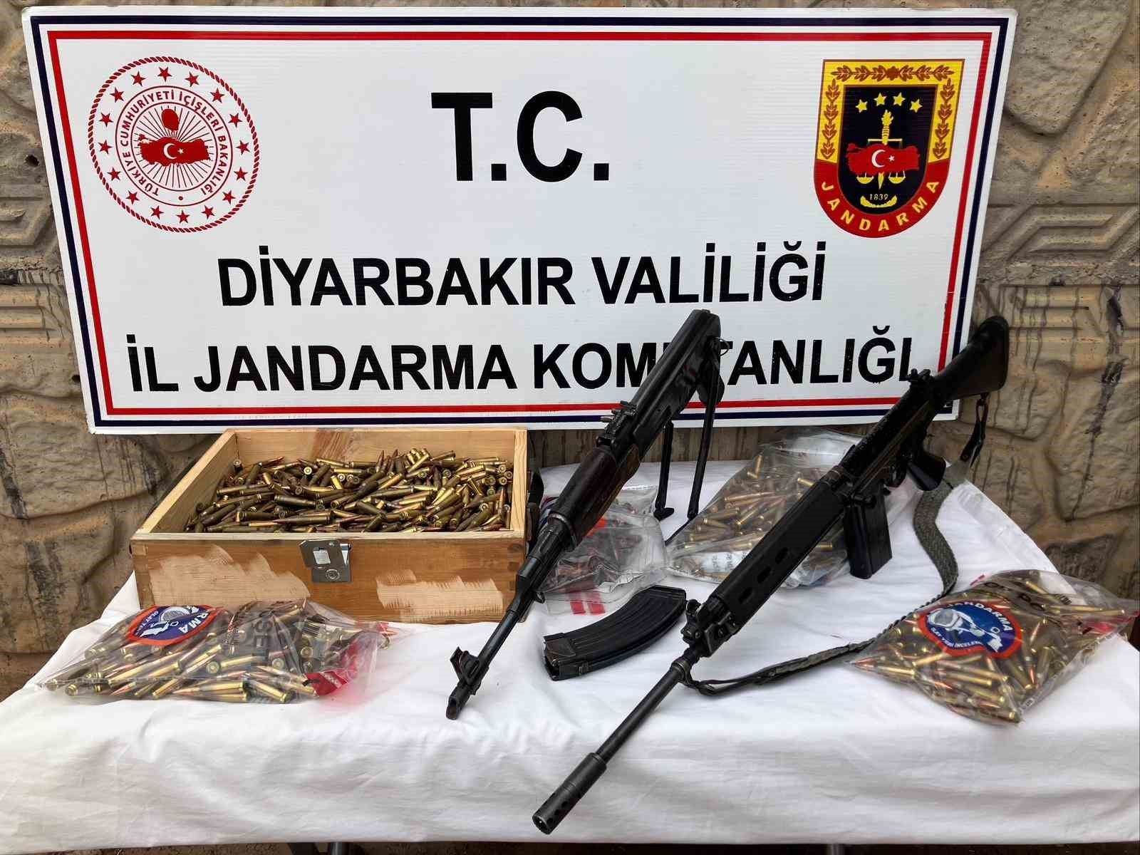 Diyarbakır&rsquo;da ka&ccedil;ak&ccedil;ılık operasyonunda &ccedil;ok sayıda silah ele ge&ccedil;irildi: 6 g&ouml;zaltı
