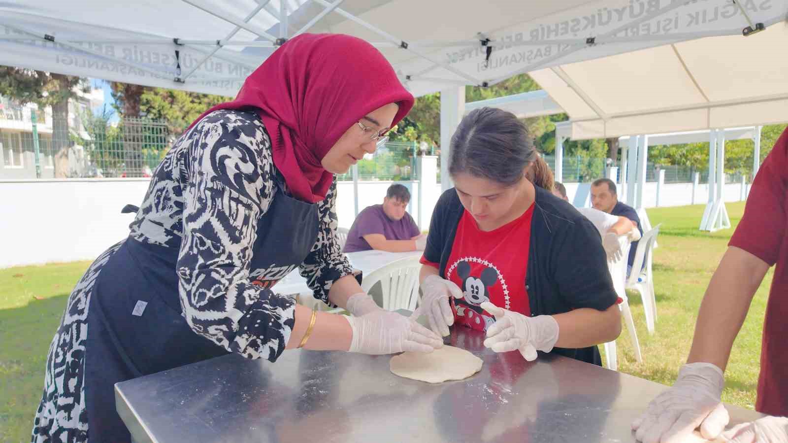 Mersin’de Engelsiz Yaşam Parkı’nda lezzet dolu etkinlik