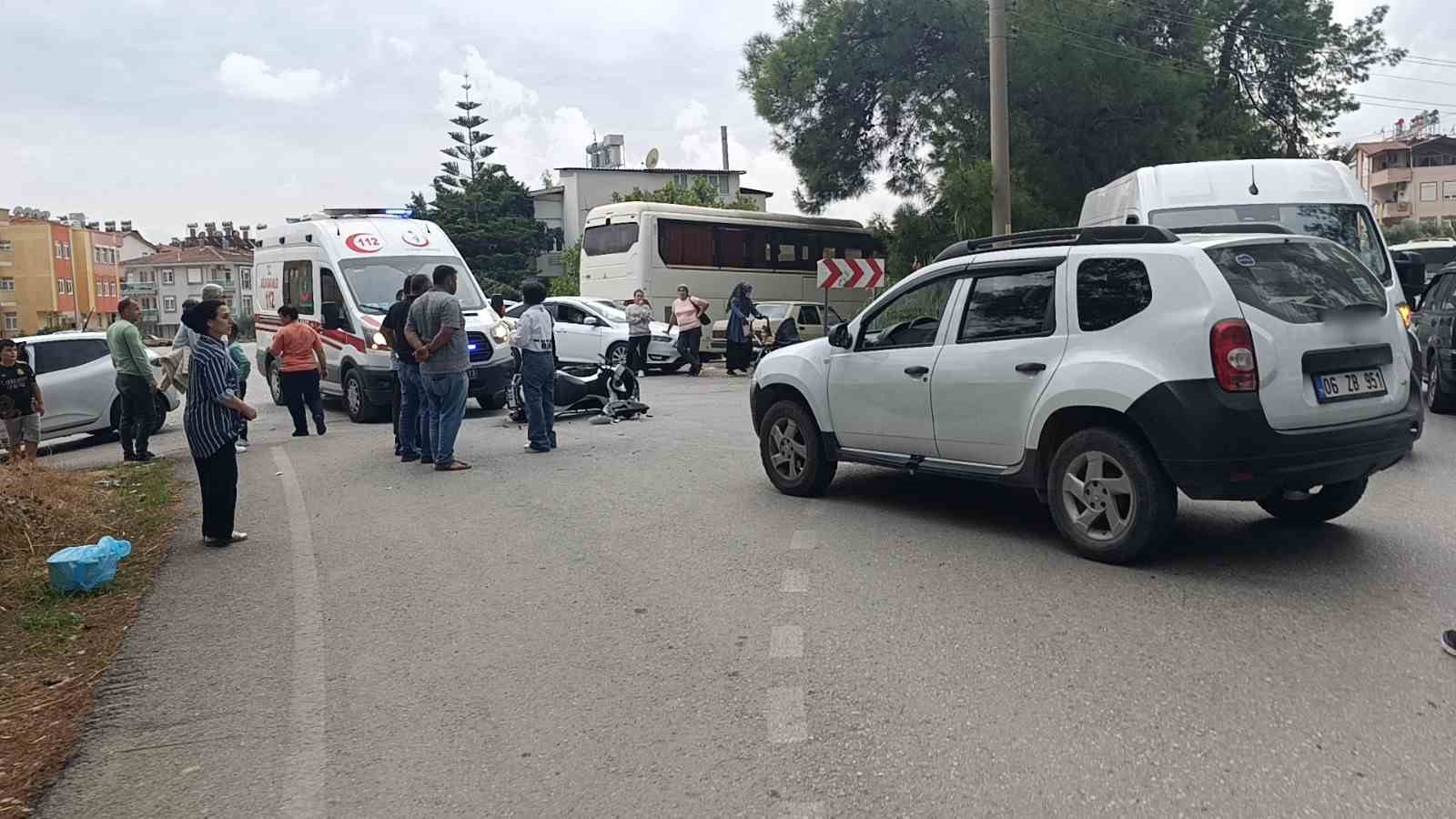 Manavgat&rsquo;ta motosiklet ile otomobil &ccedil;arpıştı: 1 yaralı

