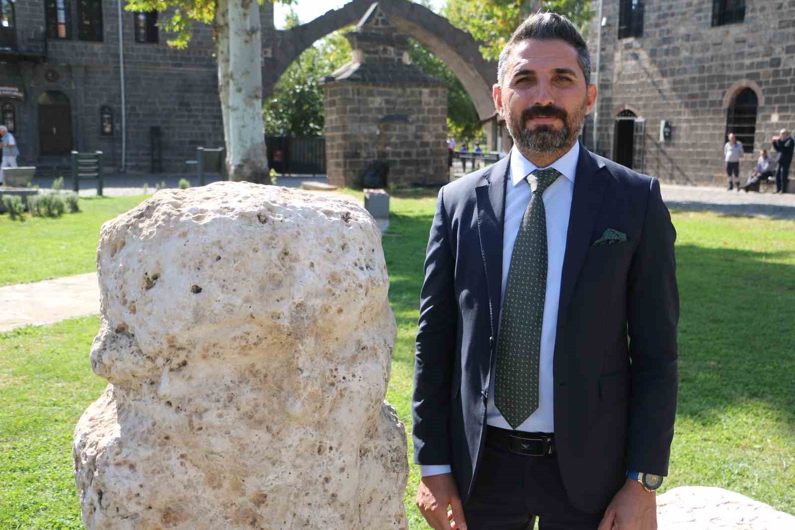 Tarihteki ilk kral Sargon&rsquo;un iki heykeli Diyarbakır M&uuml;zesi&rsquo;nde ziyarete a&ccedil;ıldı
