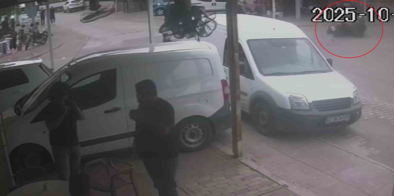 Antalya&rsquo;da motosikletler &ccedil;arpıştı: 3 yaralı
