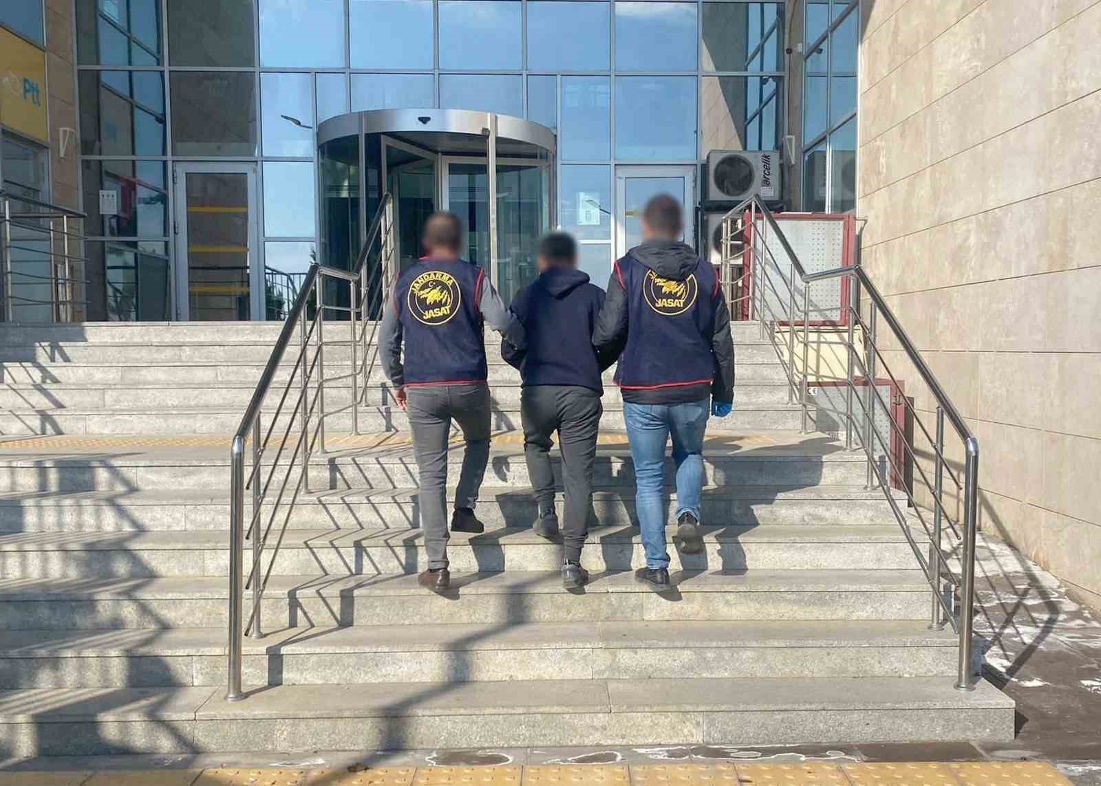 Firari FET&Ouml;&rsquo;c&uuml;ler yakalanıp cezaevine g&ouml;nderildi
