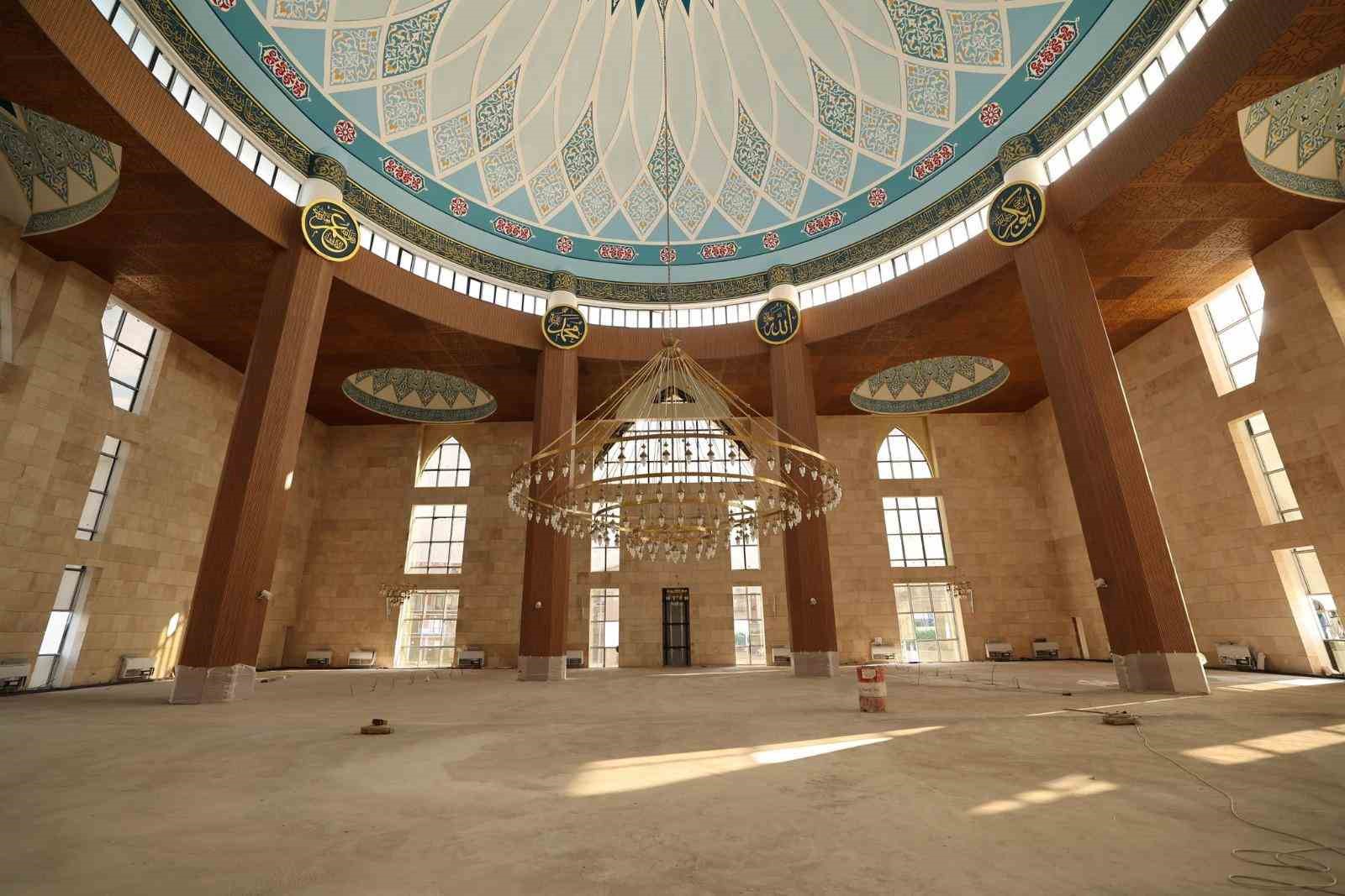 Kartepe’nin 3 bin kişilik cami inşaatı tamamlanmak üzere