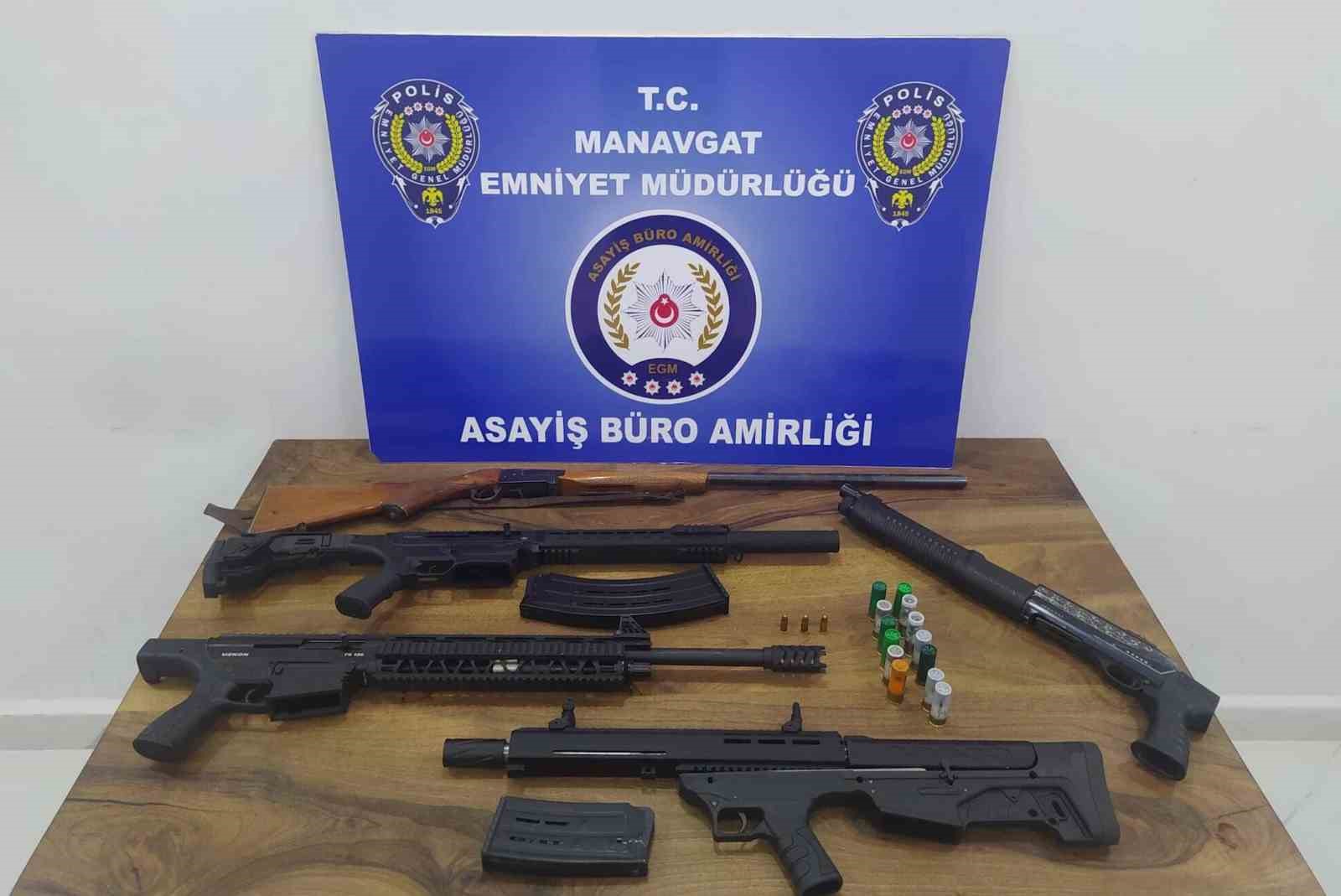 Manavgat’ta 19 adrese eş zamanlı baskın: 6 gözaltı